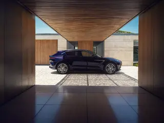 Aston Martin DBX GT