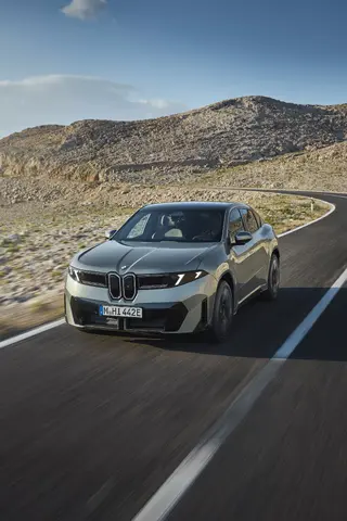 BMW iX4