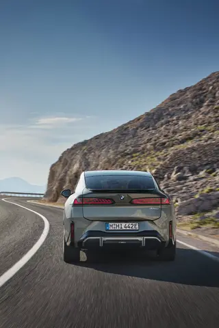 BMW iX4
