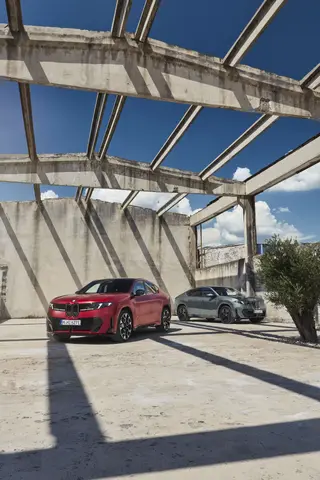 BMW iX4