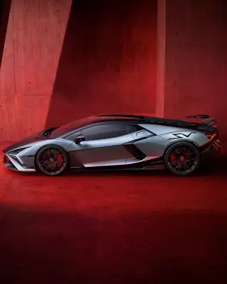 Lamborghini Revuelto SV