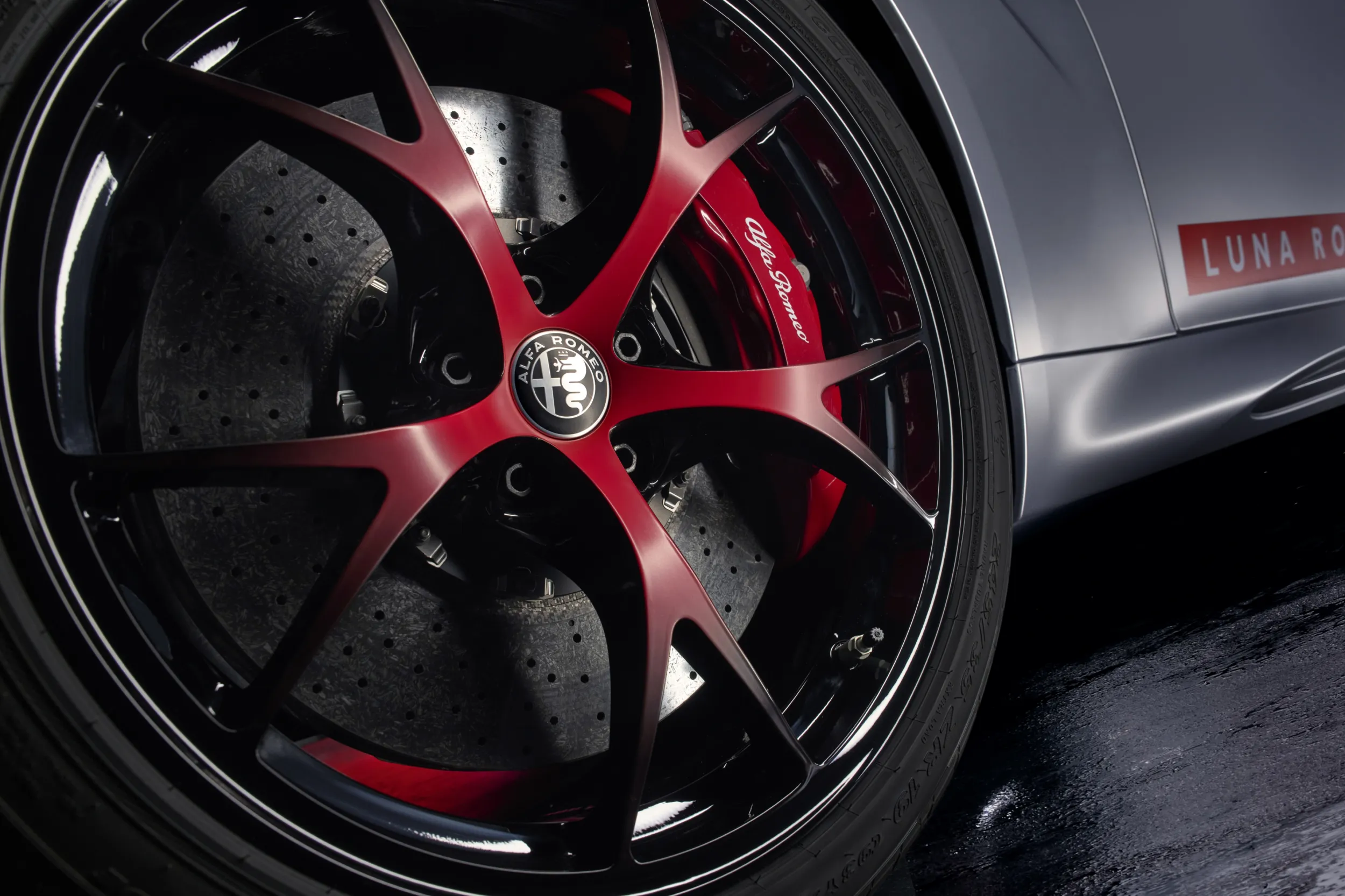 Alfa Romeo Giulia Quadrifoglio Luna Rossa