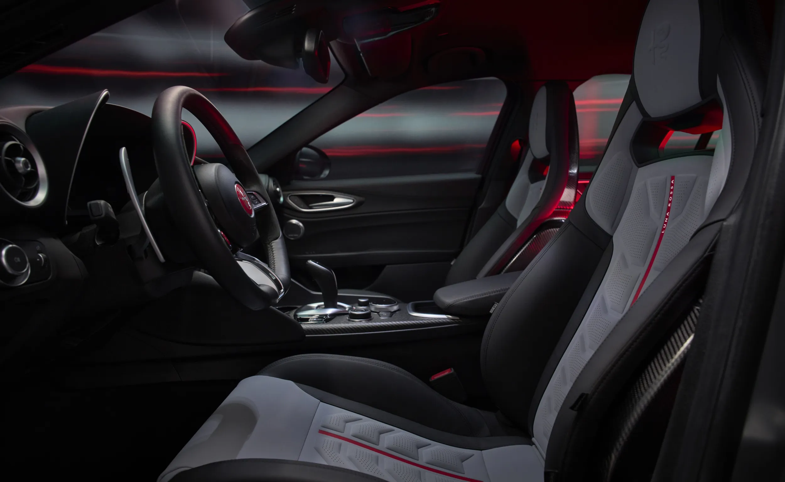 Alfa Romeo Giulia Quadrifoglio Luna Rossa