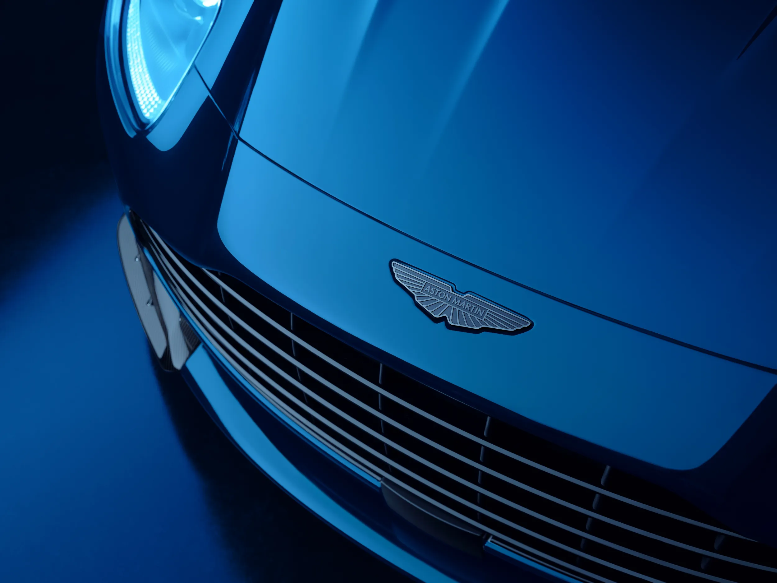 Aston Martin DB12 S
