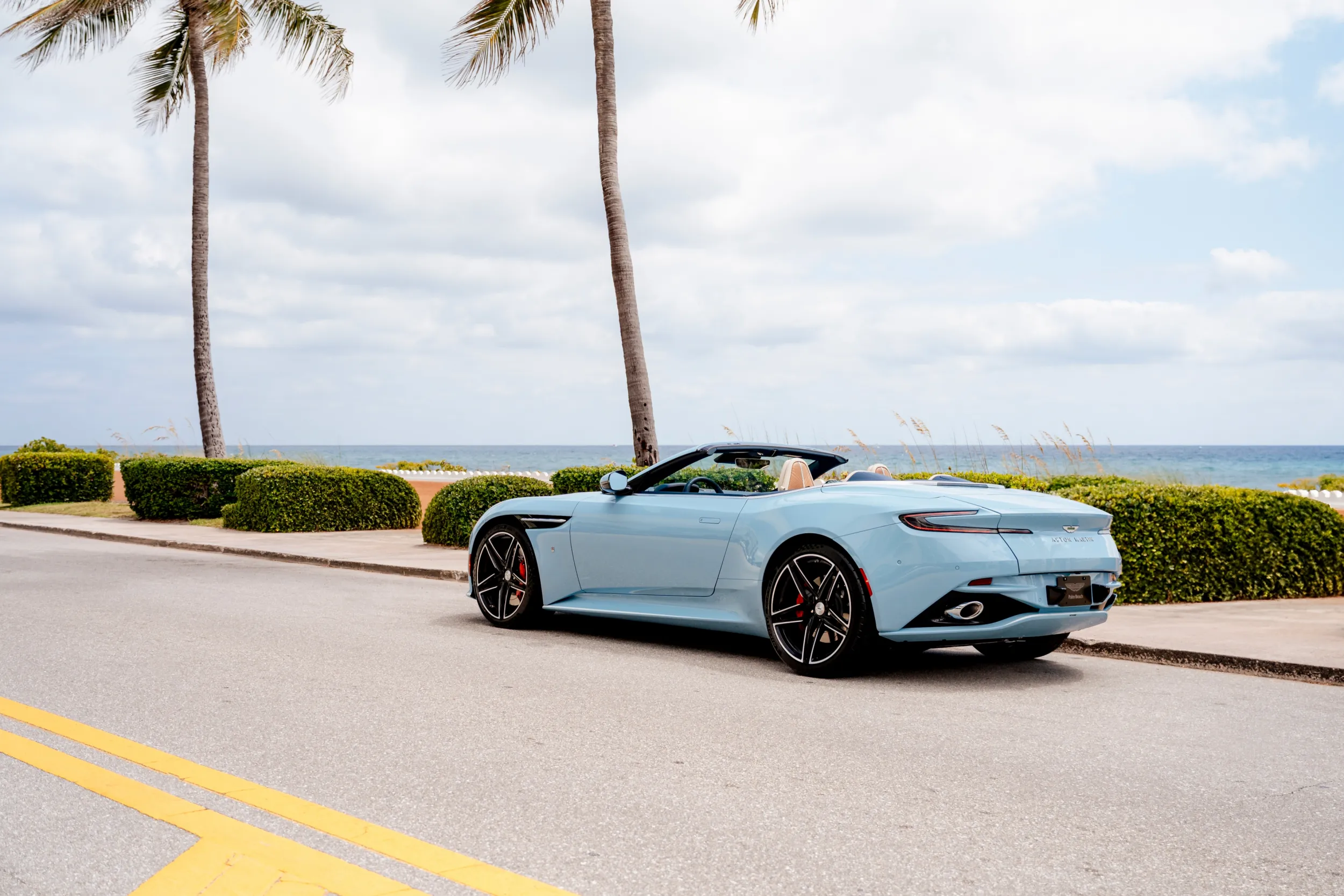 Aston Martin DB12 Volante Palm Beach Edition