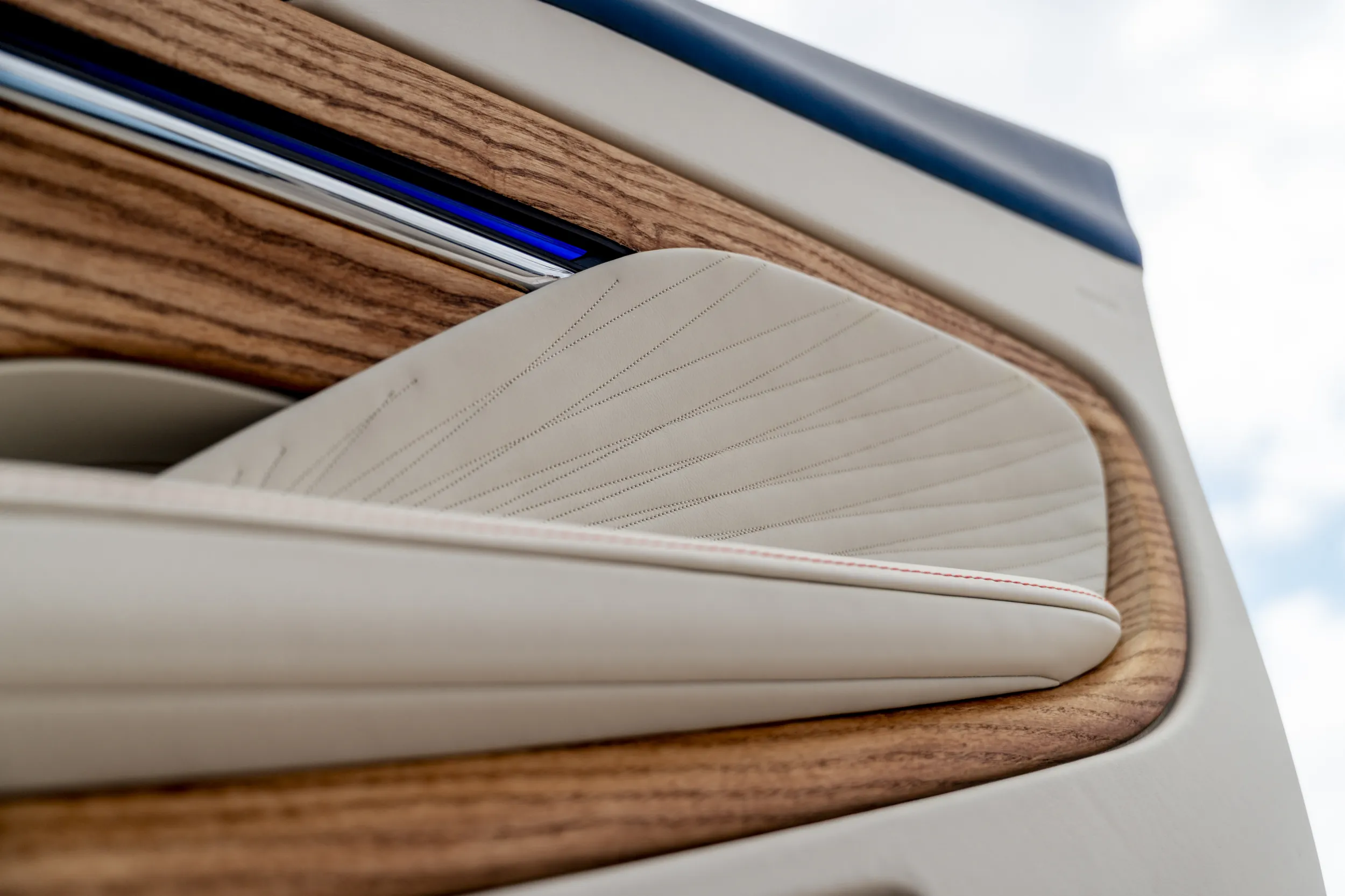 Aston Martin DB12 Volante Palm Beach Edition