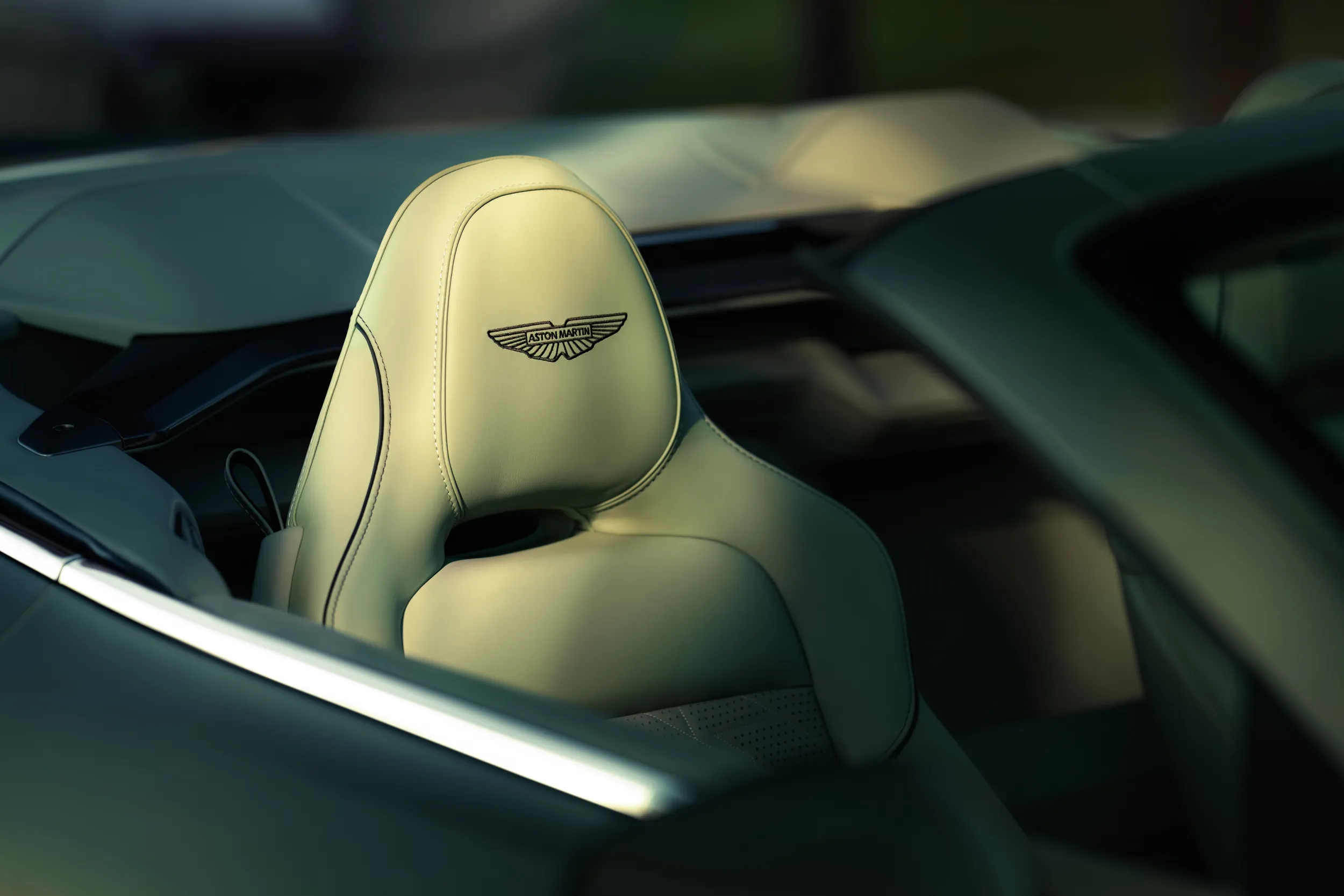 Aston Martin Vanquish Volante