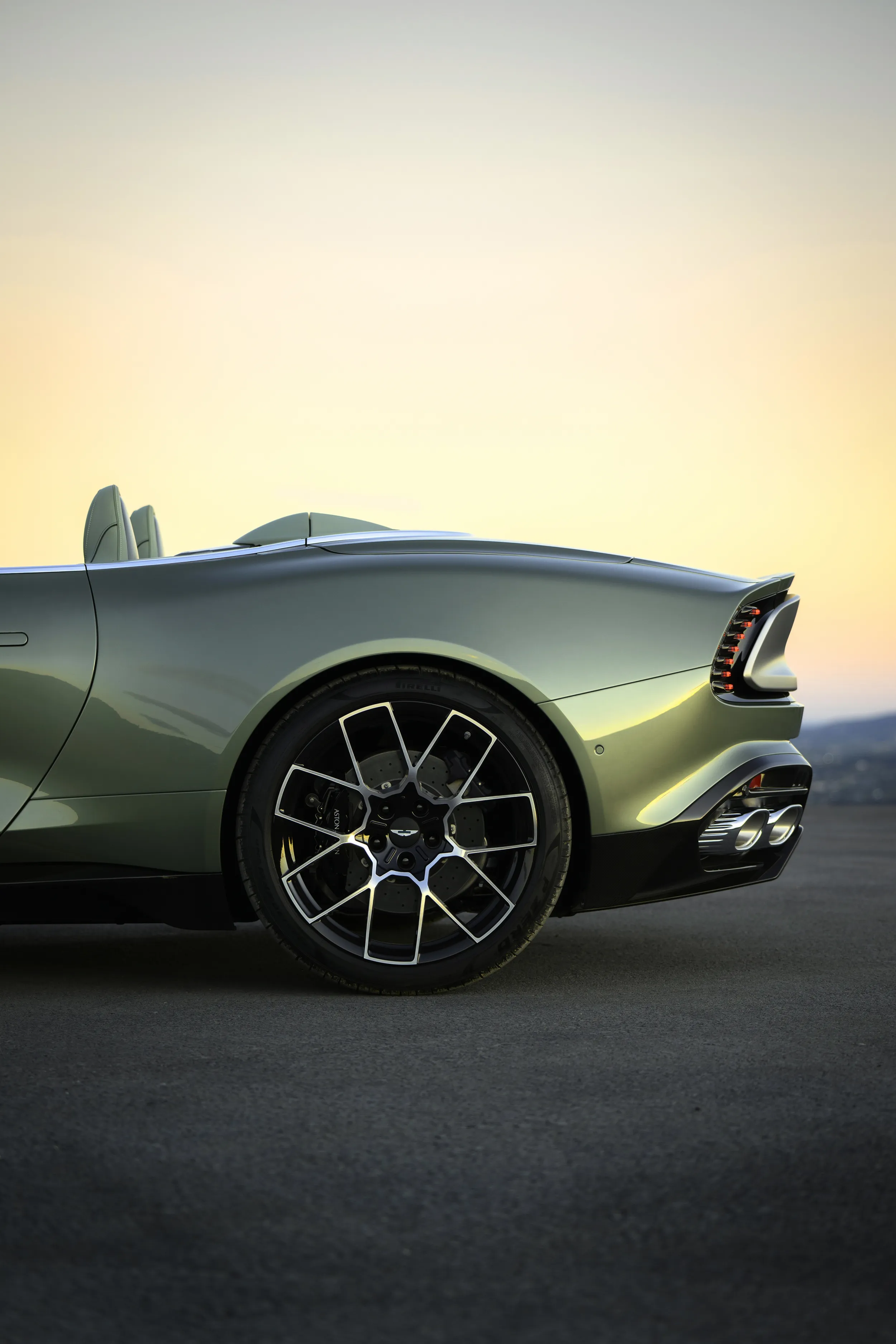Aston Martin Vanquish Volante