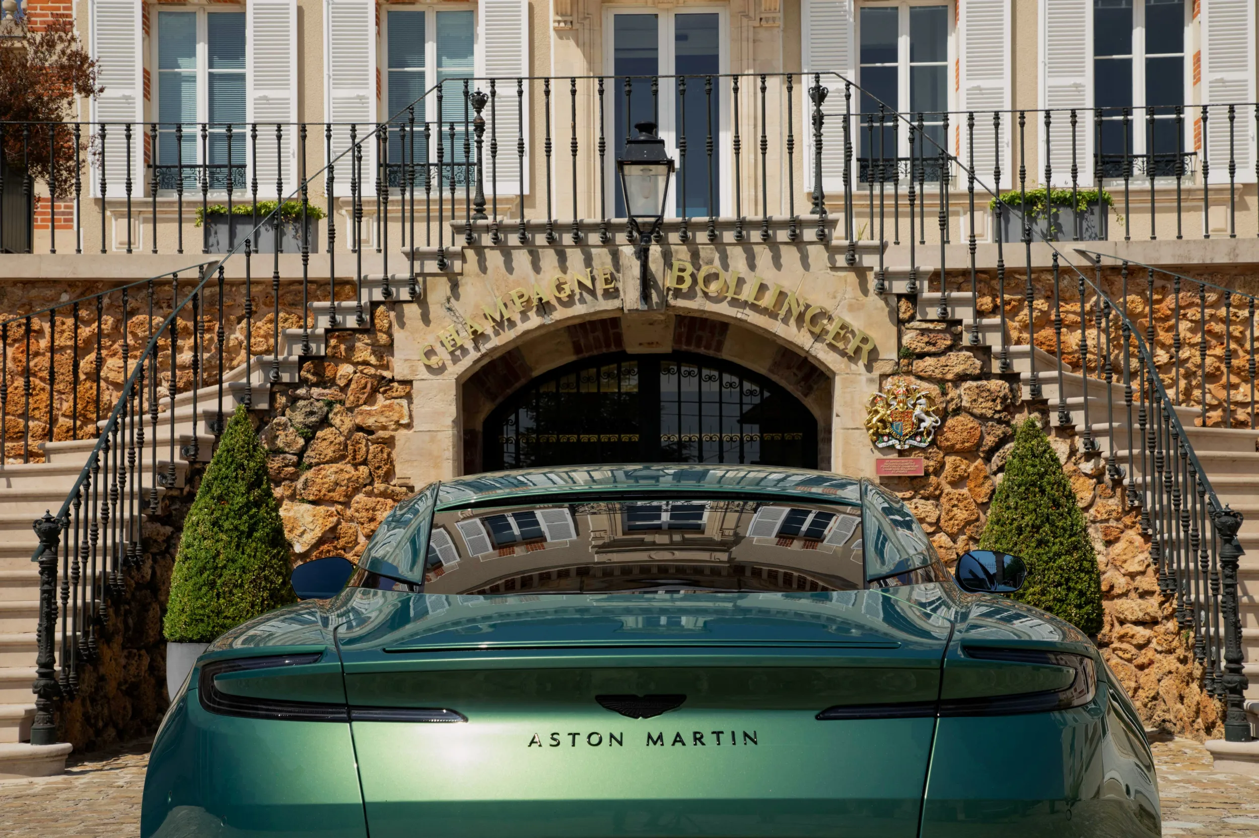 Aston Martin x Chanpagne Bollinger