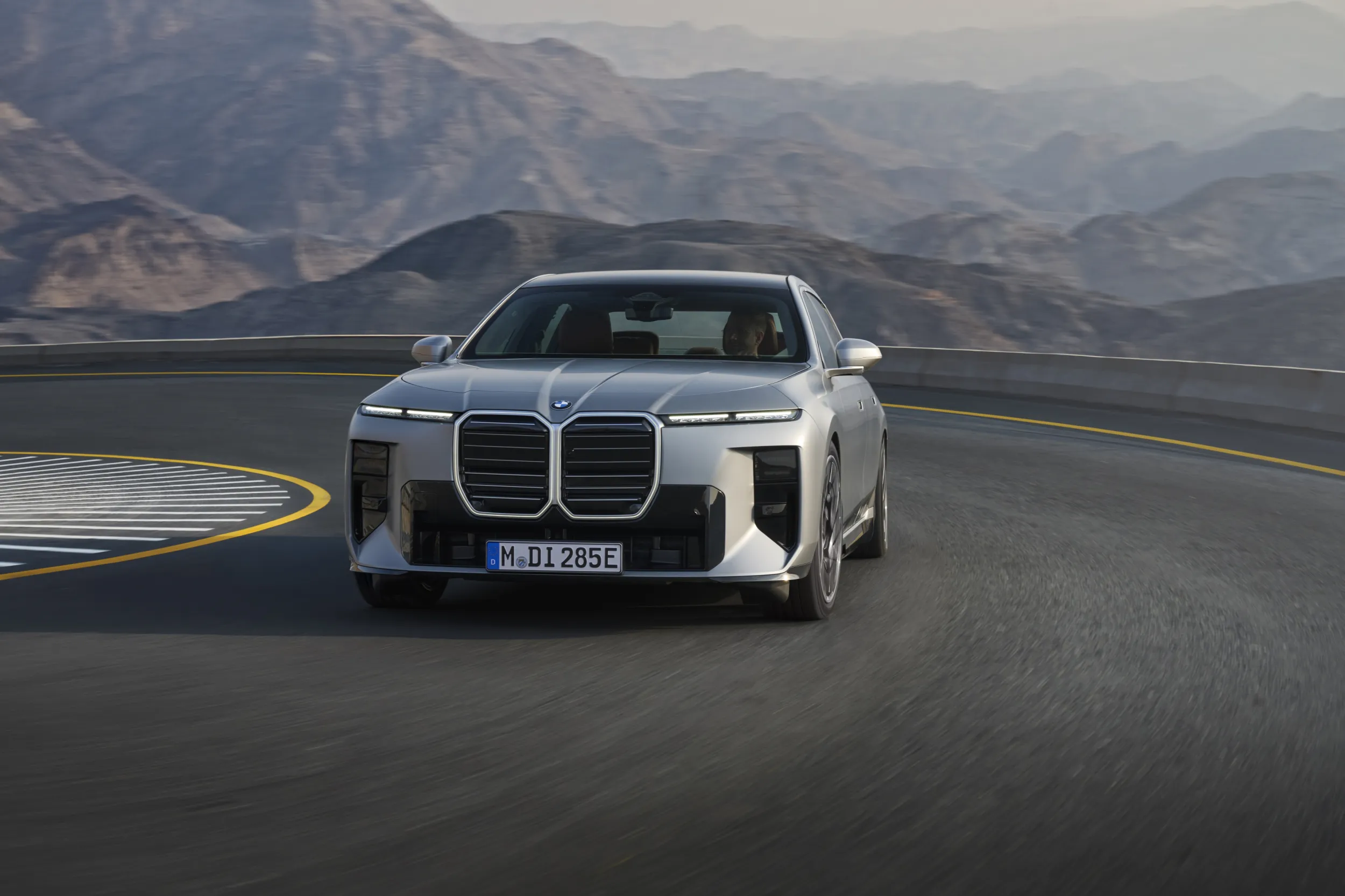 BMW i7