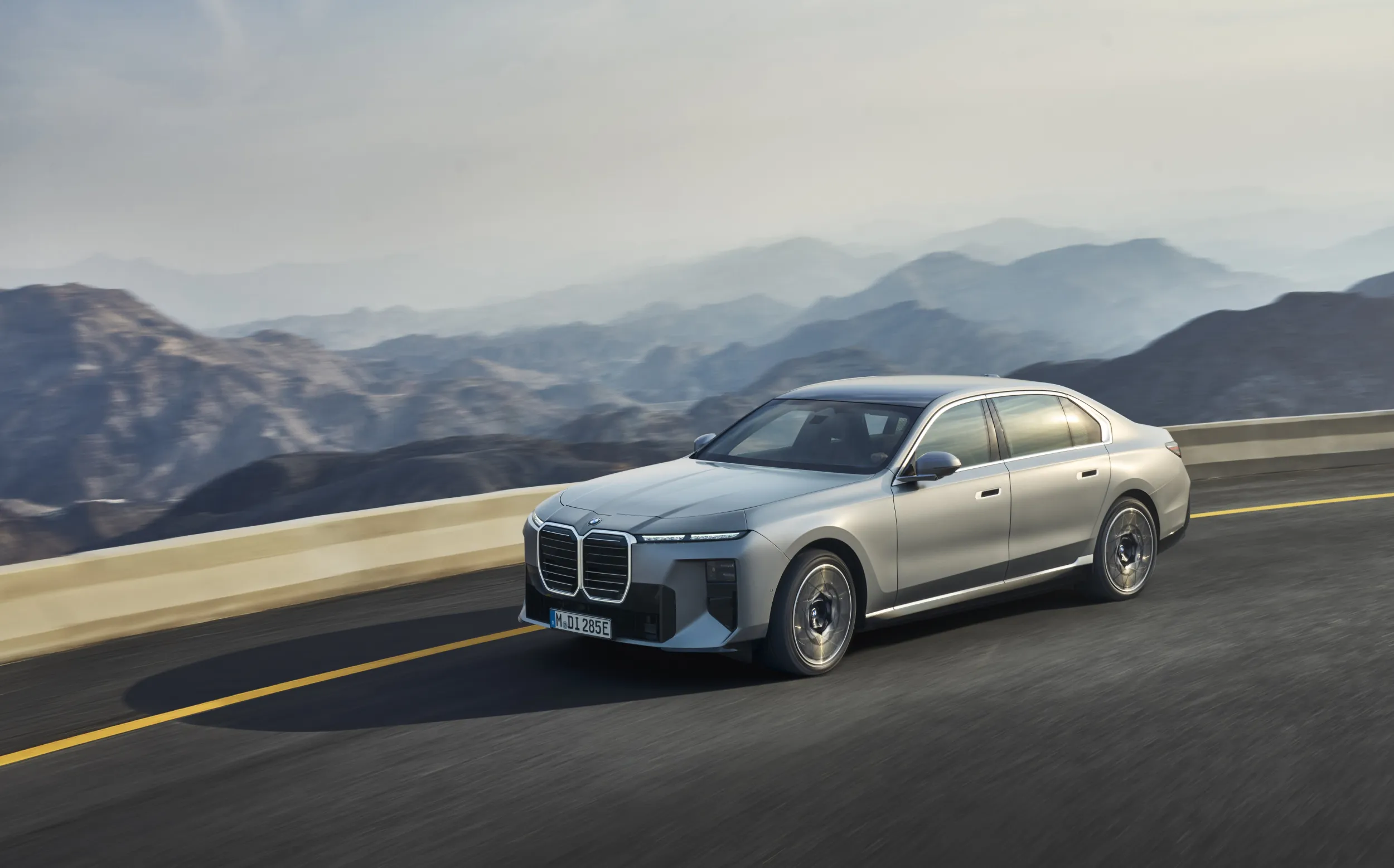 BMW i7