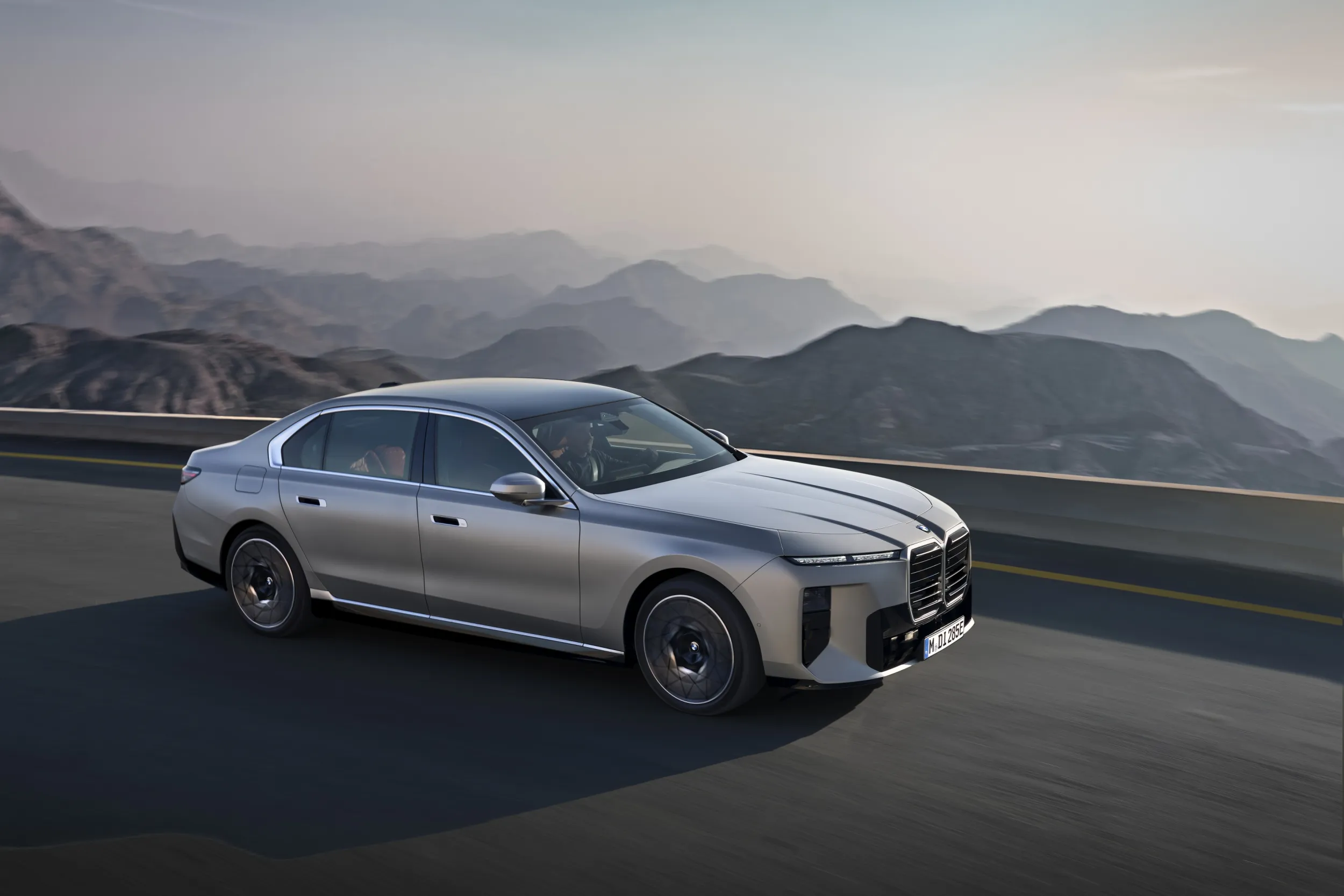 BMW i7