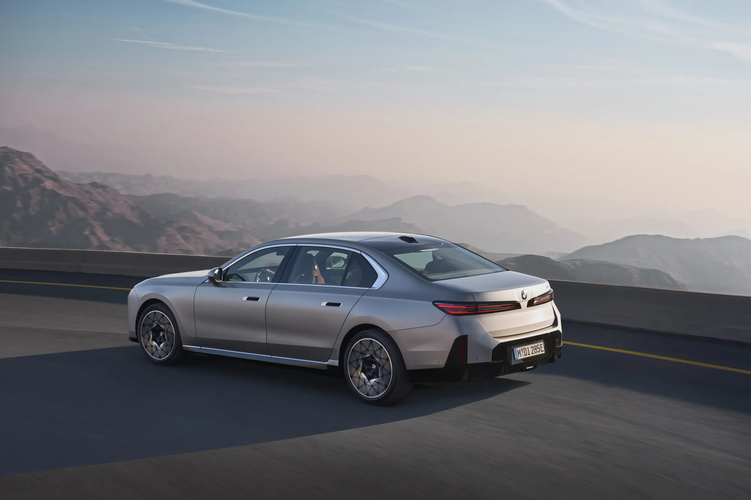 BMW i7