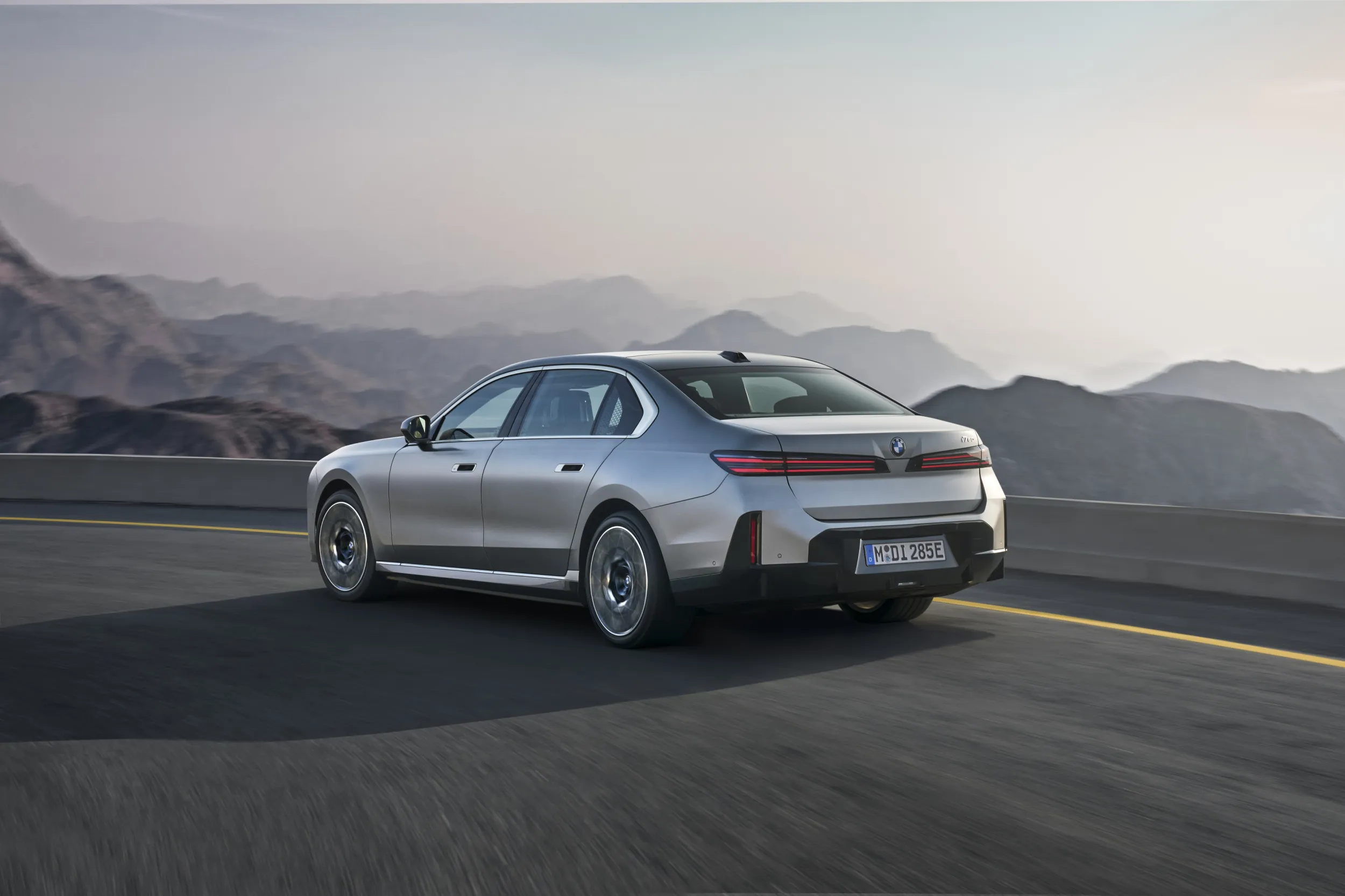 BMW i7
