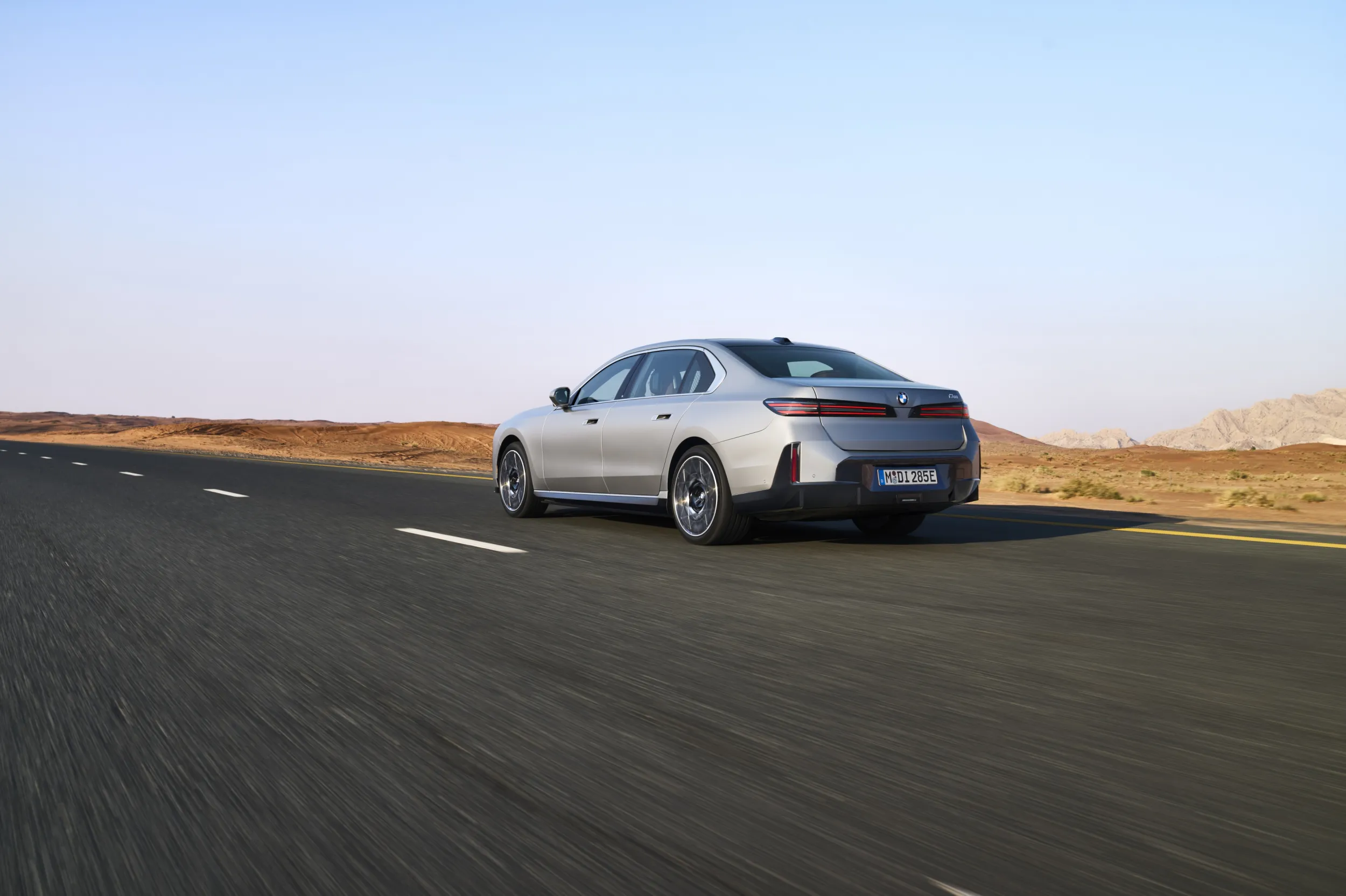 BMW i7