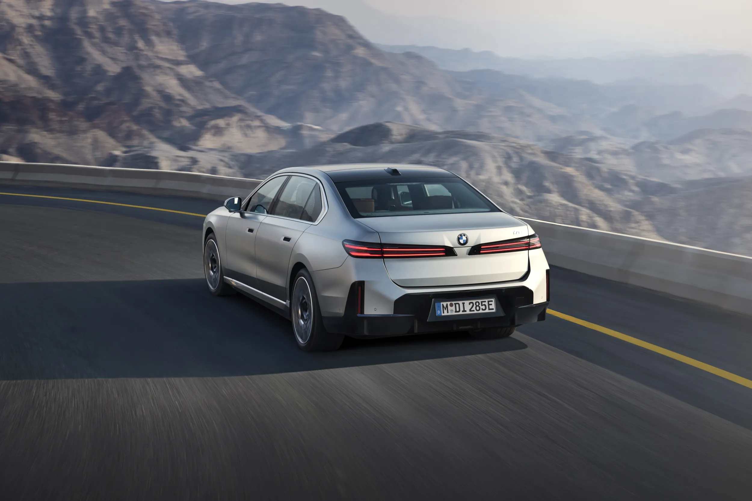 BMW i7