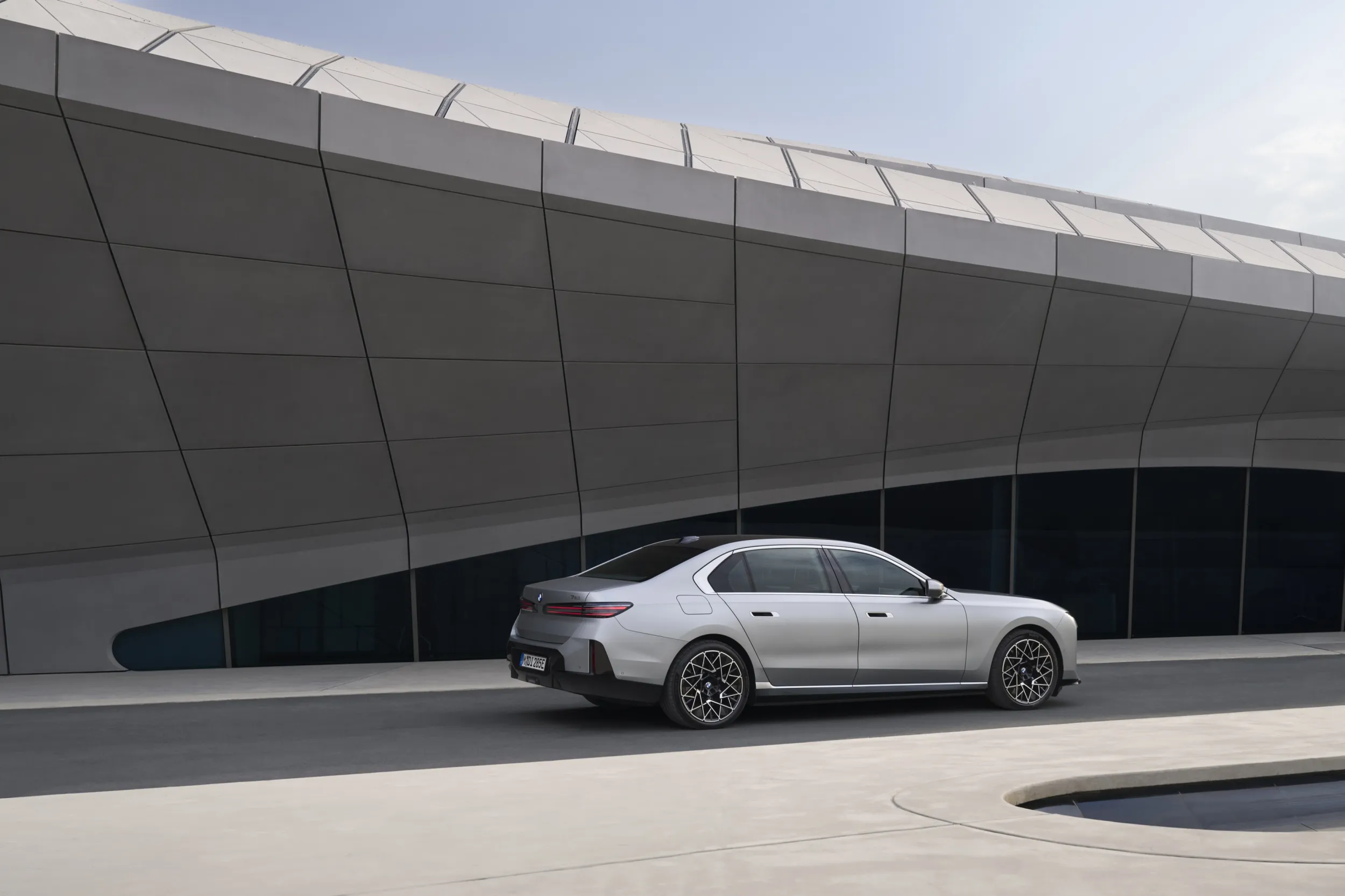 BMW i7