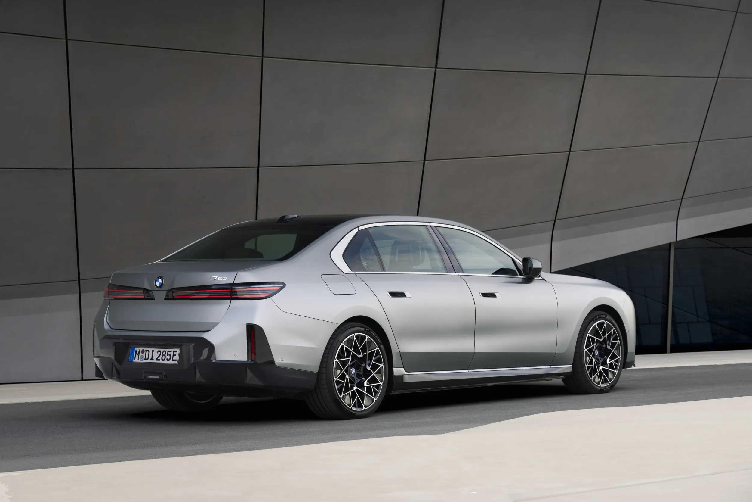 BMW i7