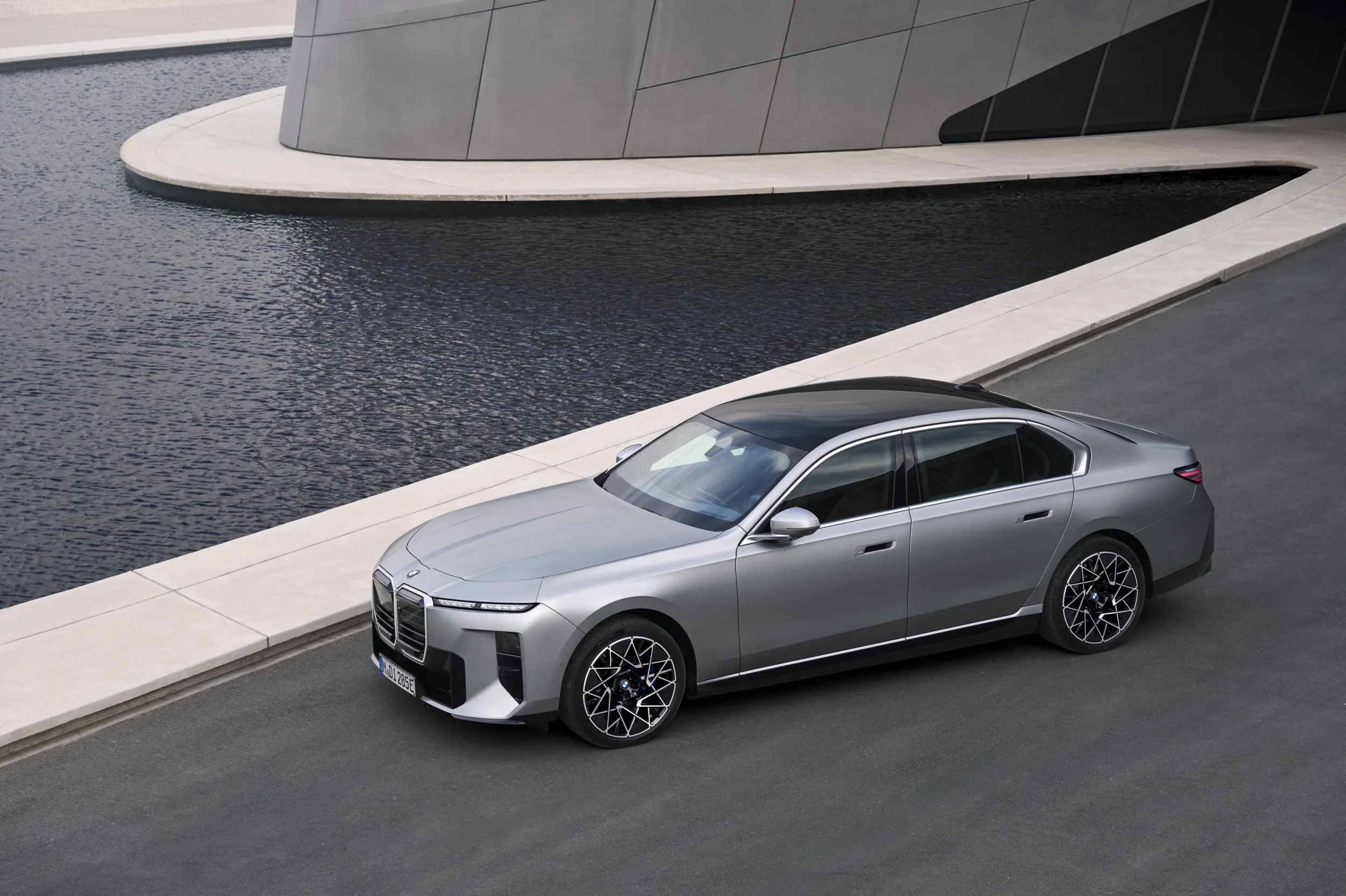 BMW i7