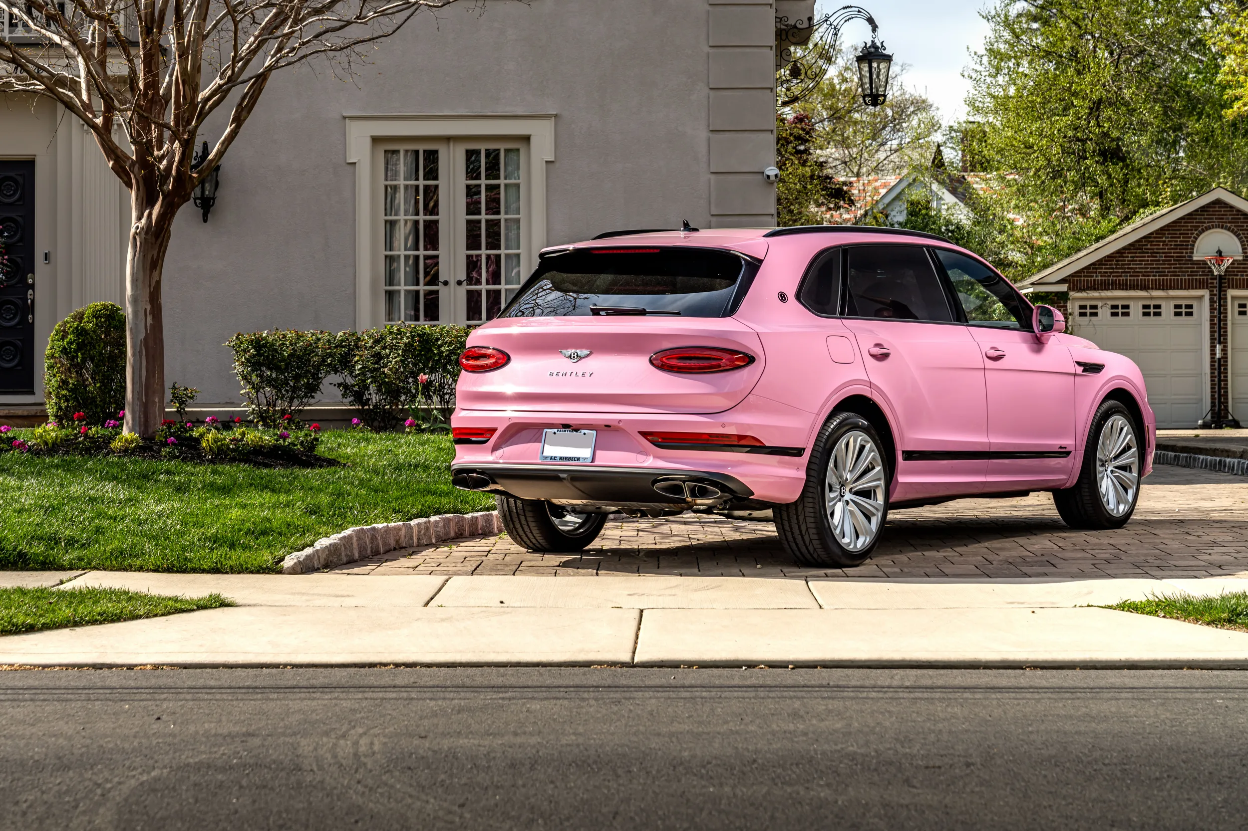 Bentayga EWB Mulliner in Candy Pink