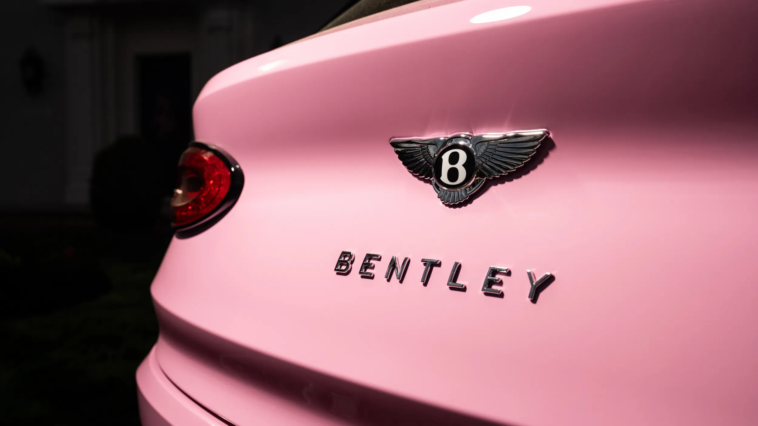 Bentayga EWB Mulliner in Candy Pink