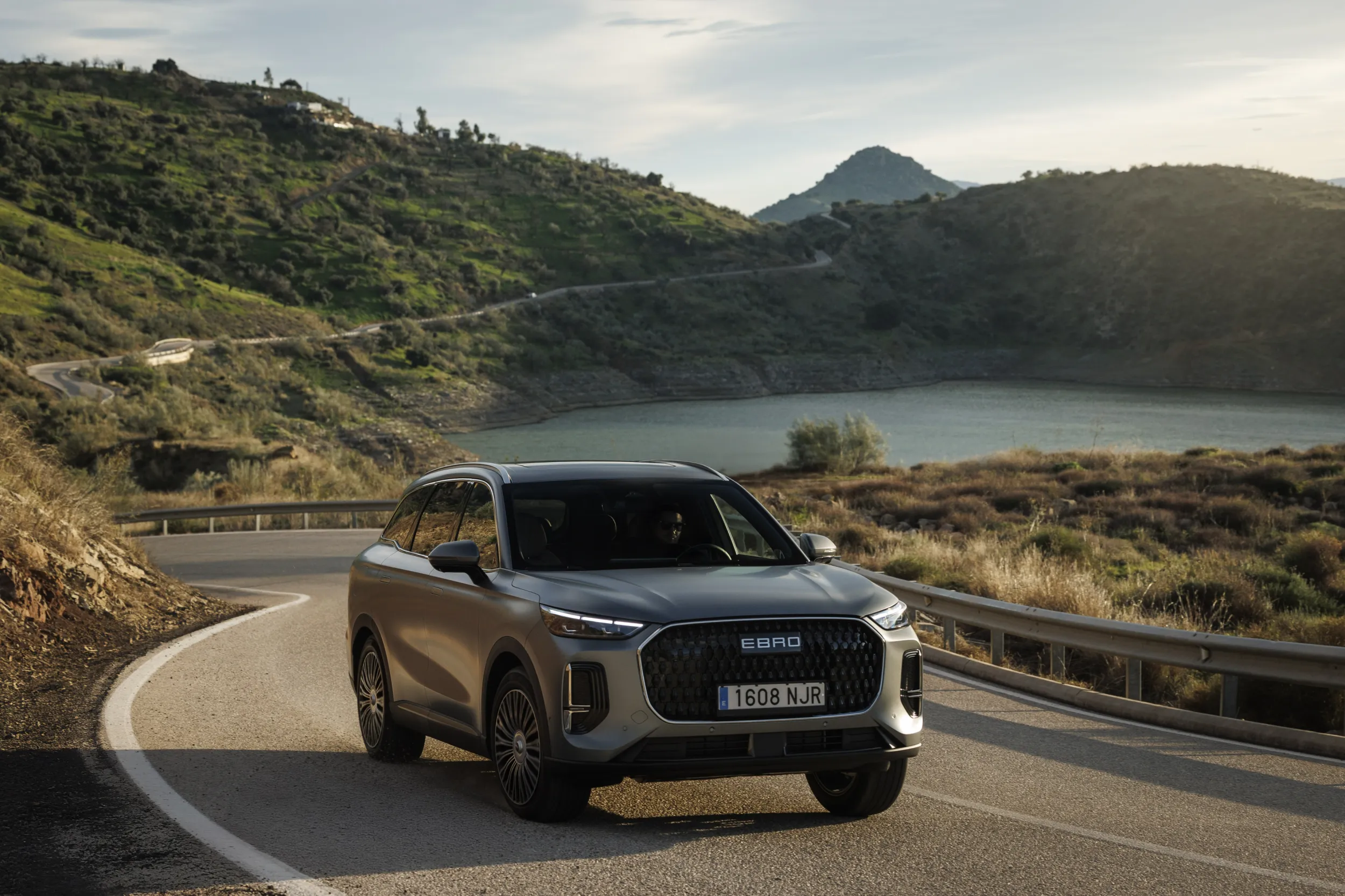 EBRO s900 PHEV 4x4