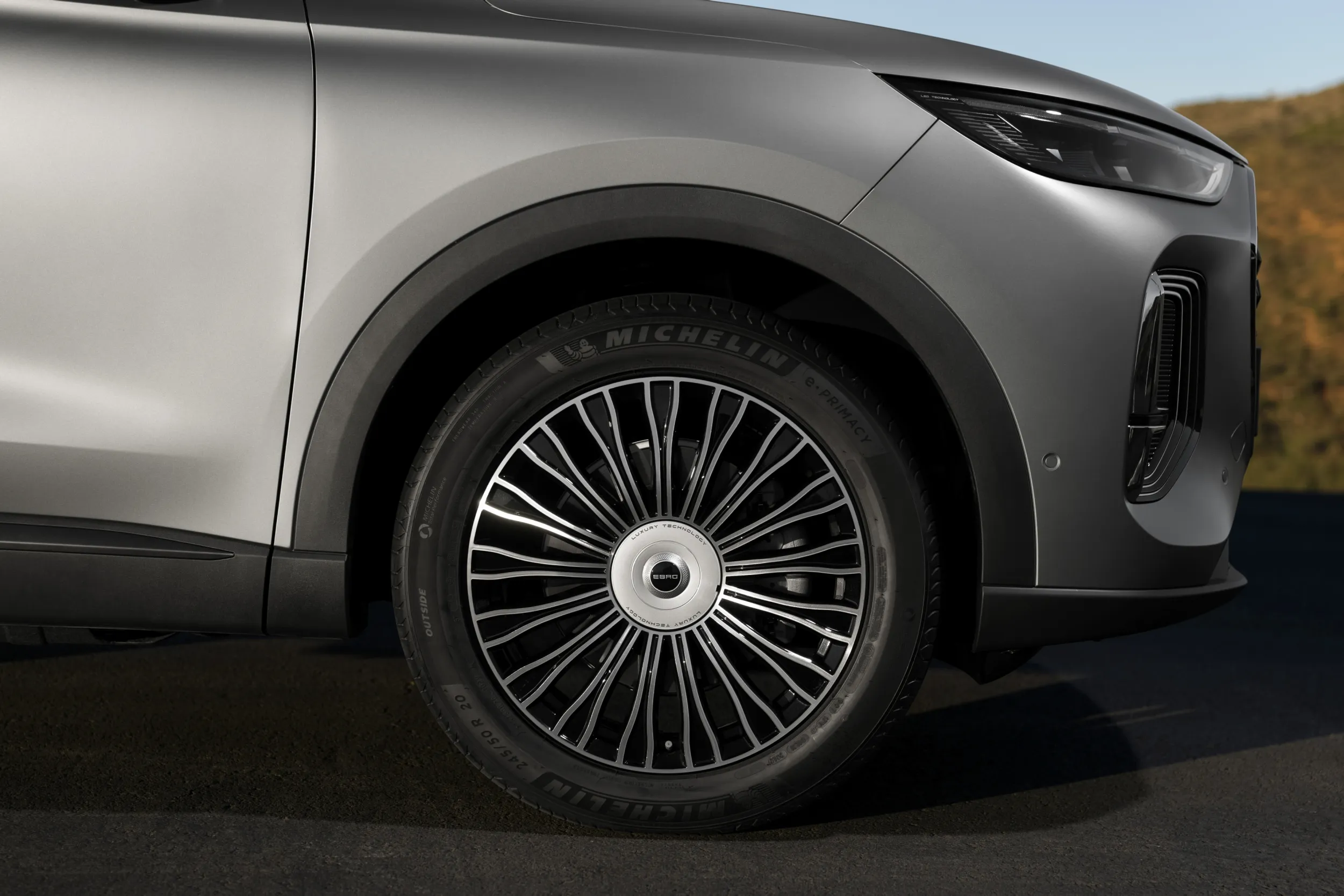 EBRO s900 PHEV 4x4