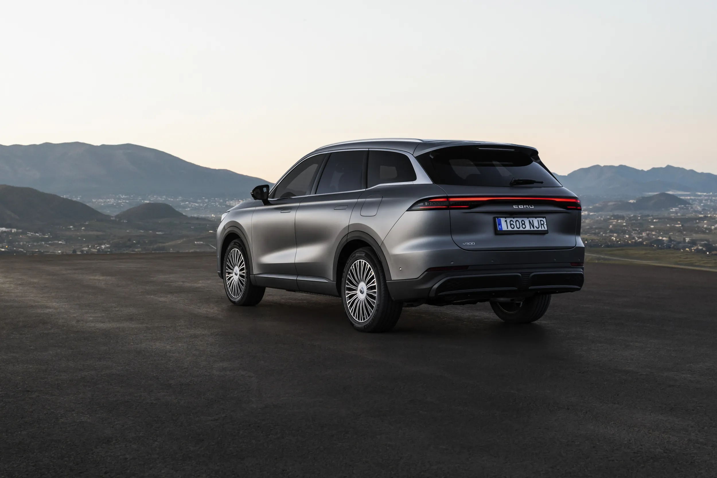 EBRO s900 PHEV 4x4