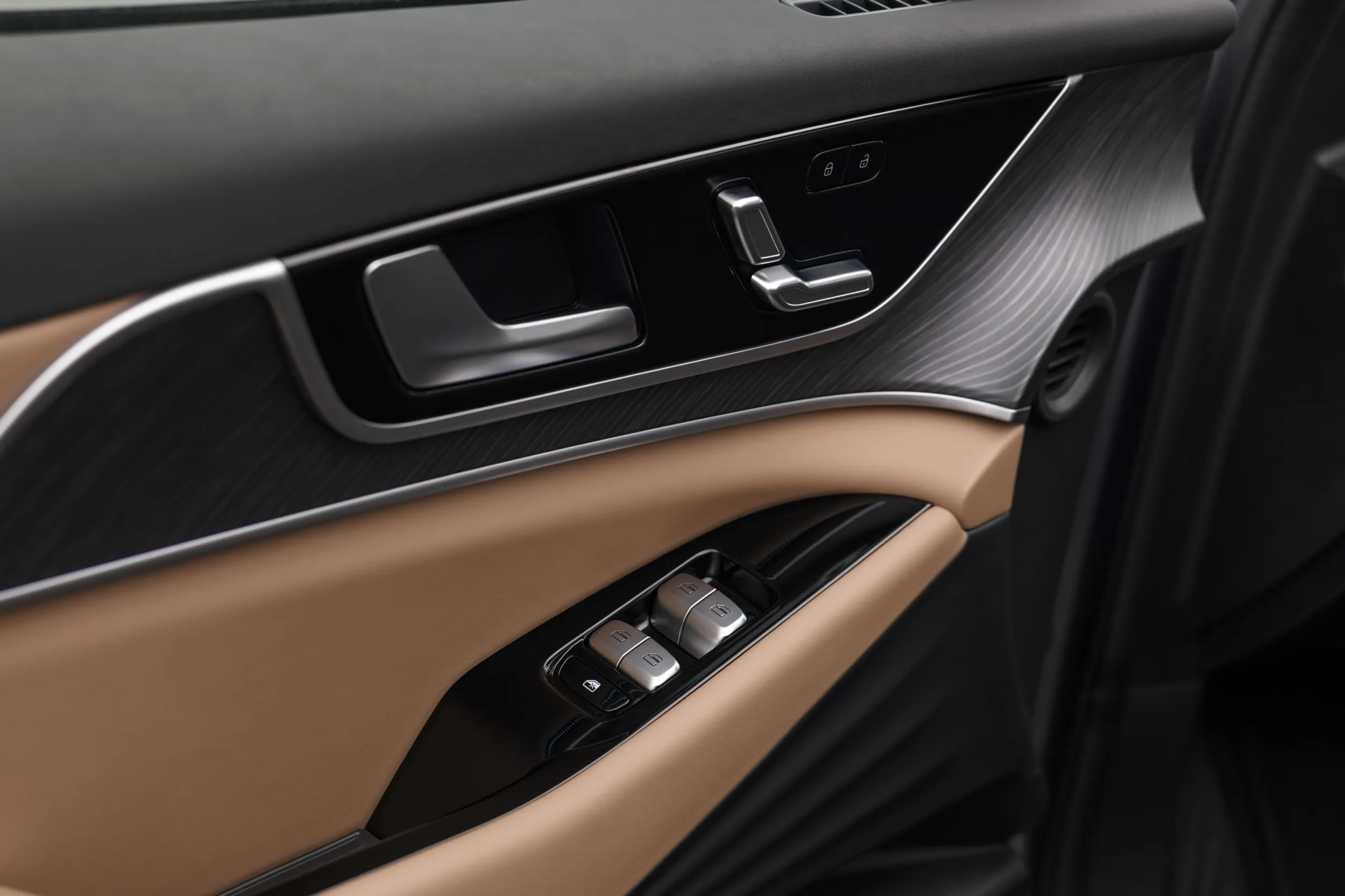 EBRO s900 PHEV 4x4