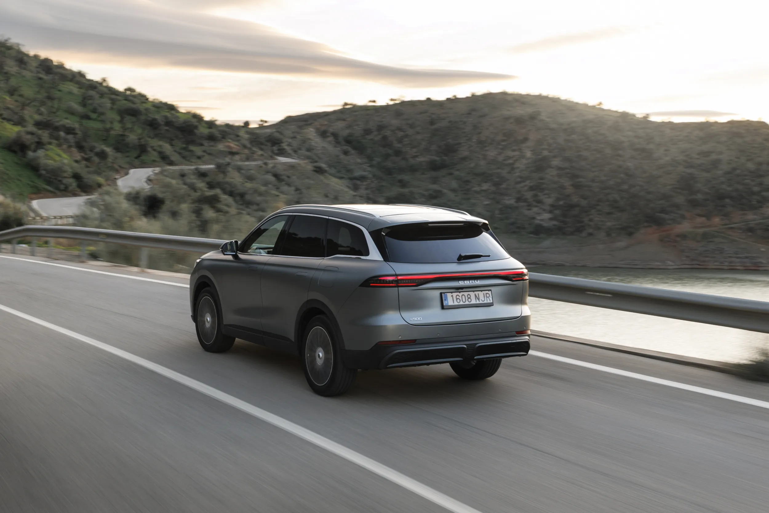 EBRO s900 PHEV 4x4