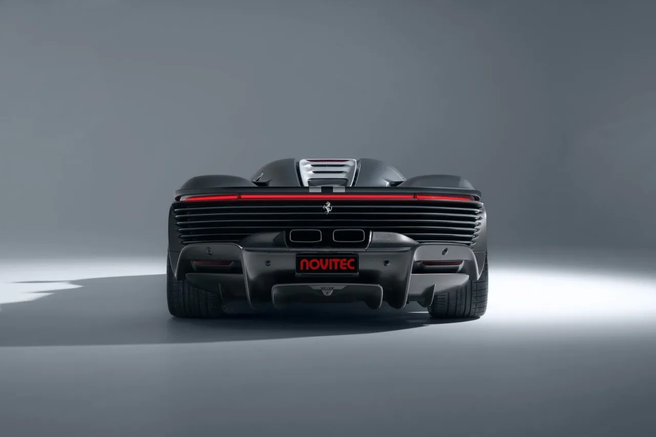 Ferrari 812 Competizione by Novitec