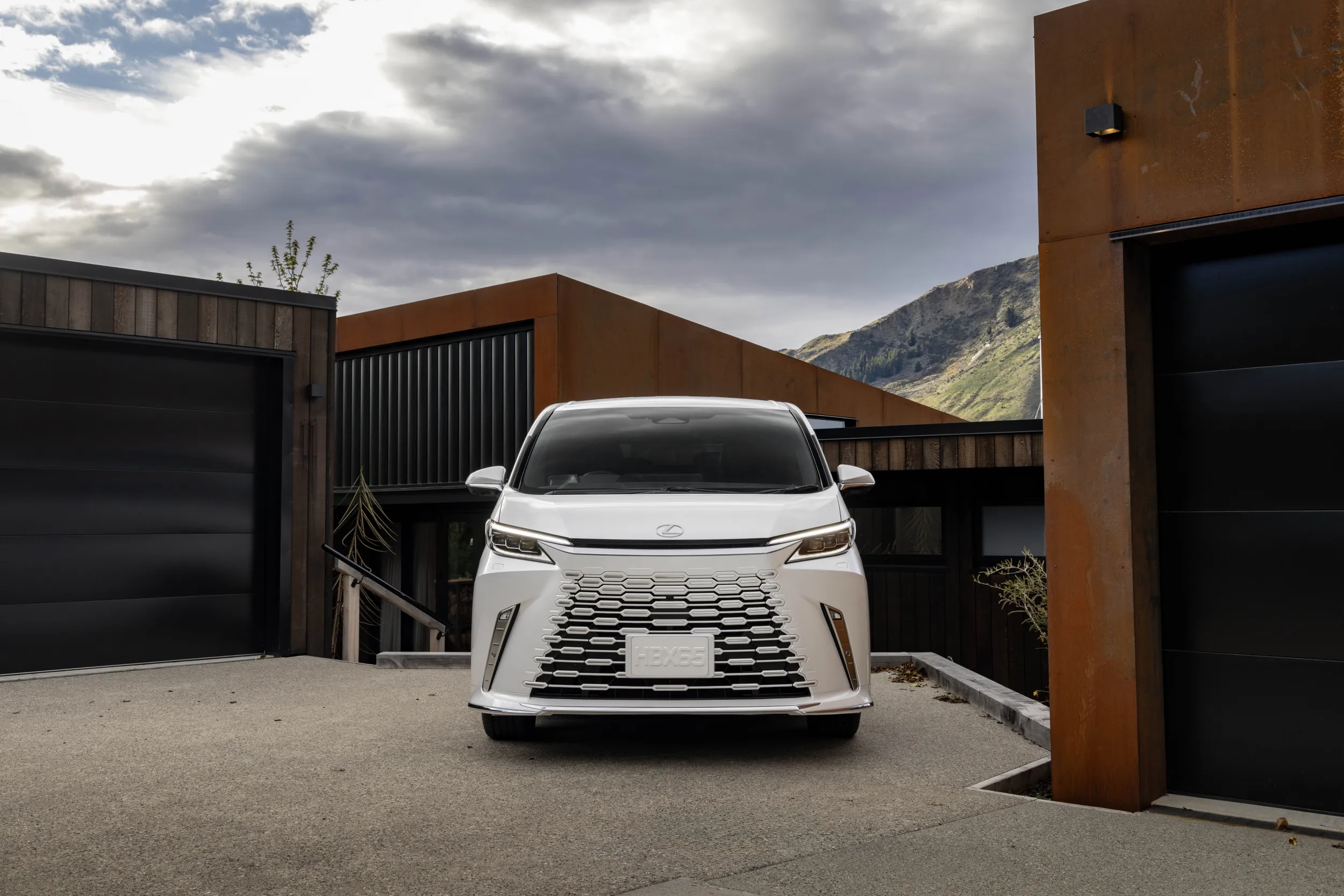 Lexus LM