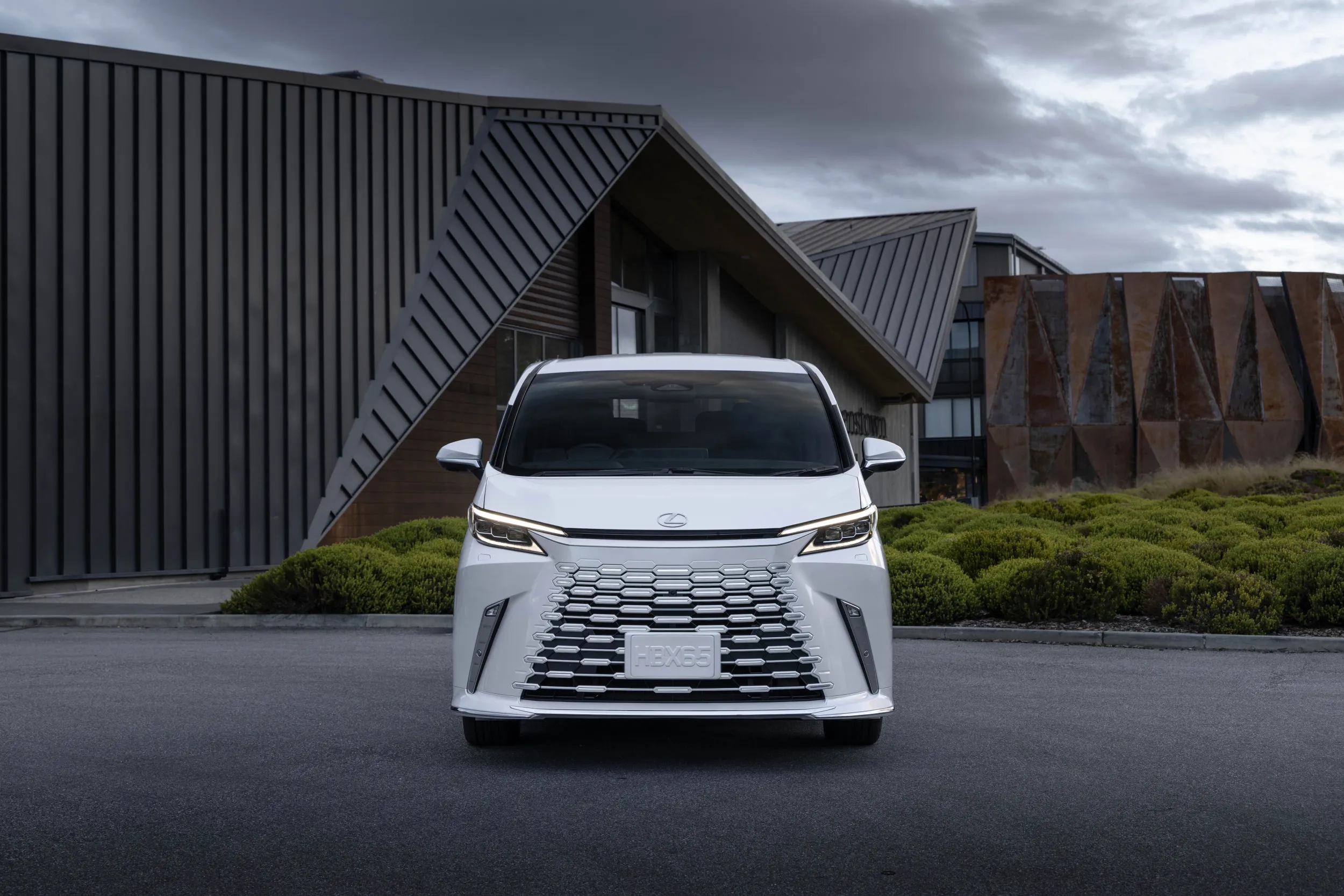 Lexus LM