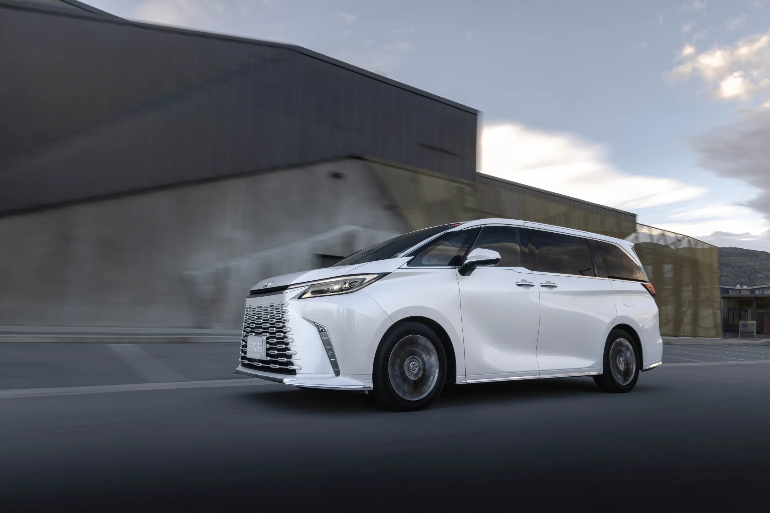 Lexus LM