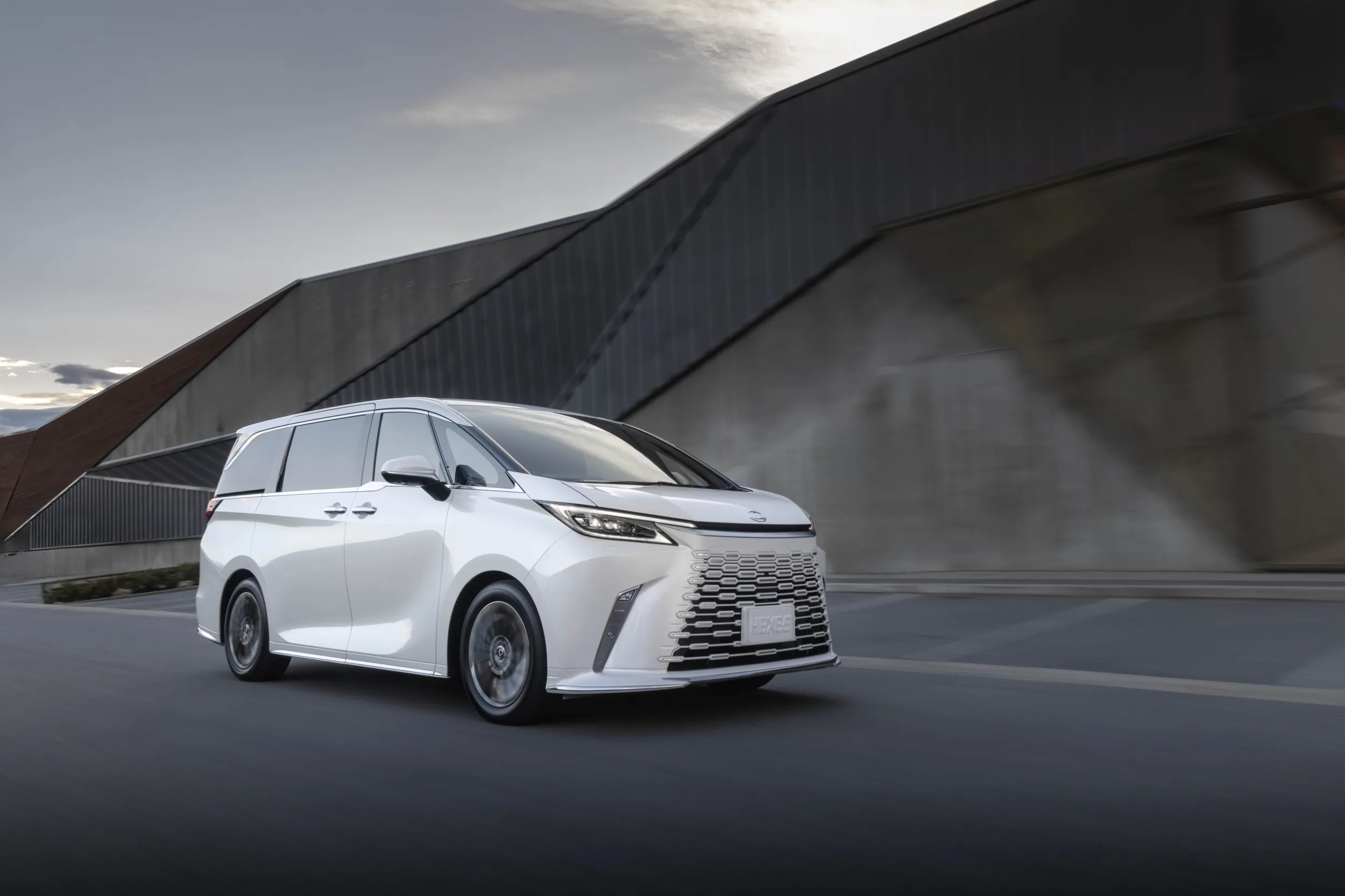 Lexus LM