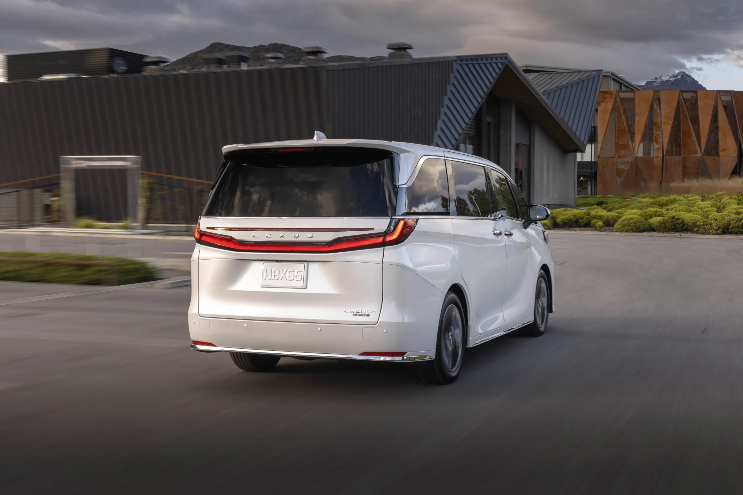 Lexus LM