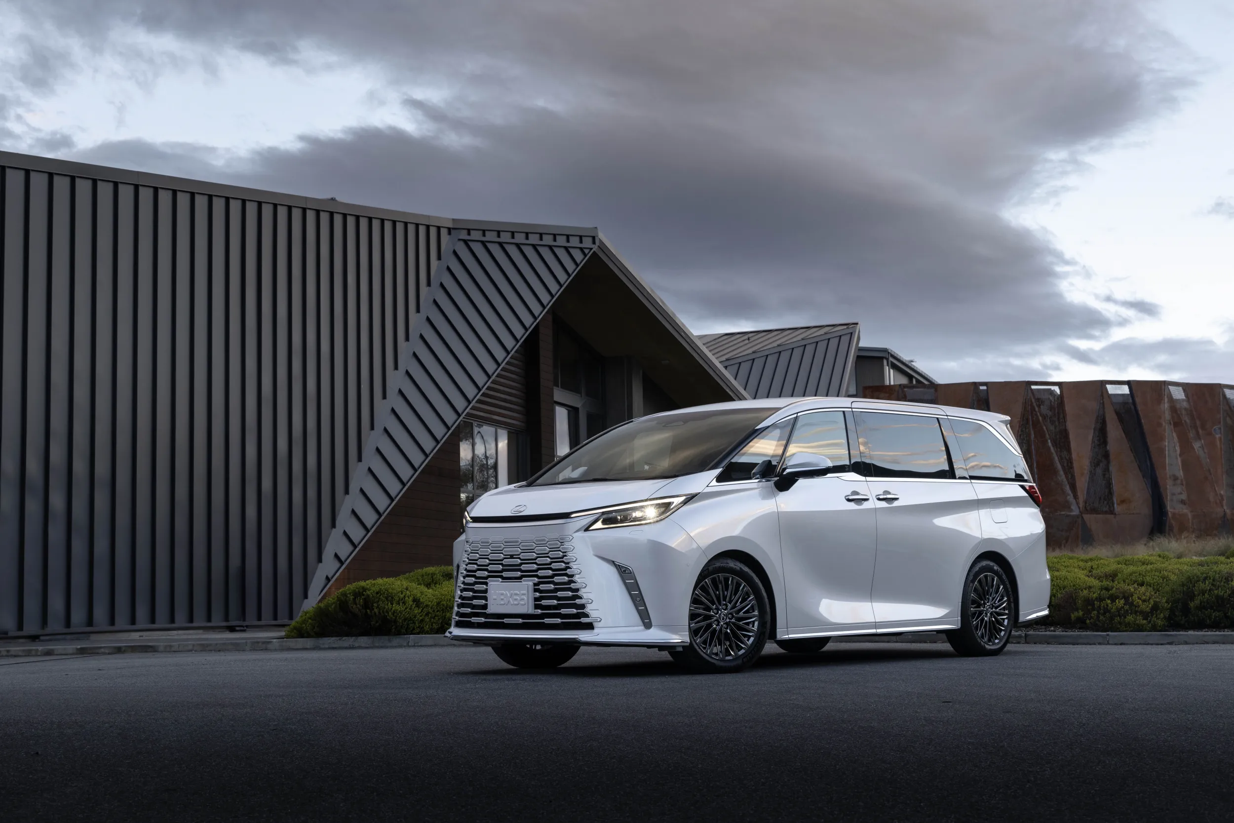 Lexus LM