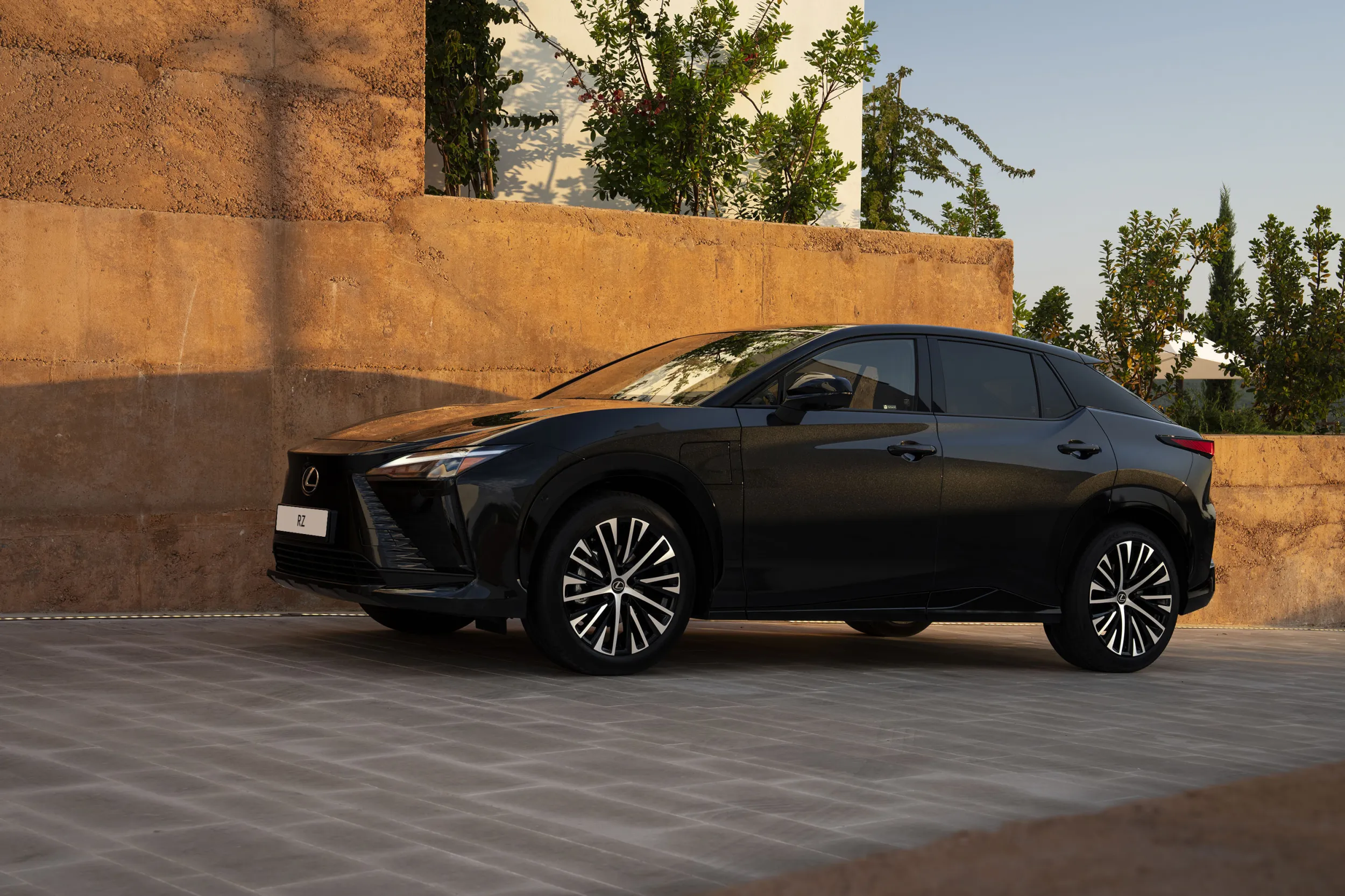 Lexus RZ 550e F Sport
