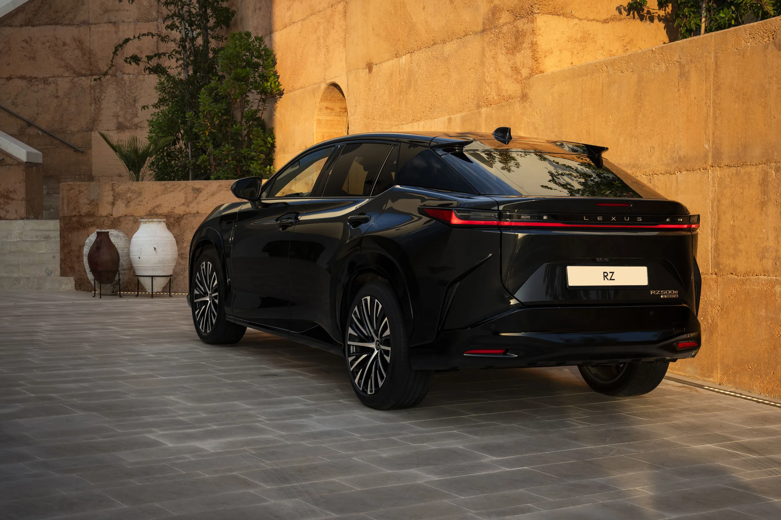 Lexus RZ 550e F Sport