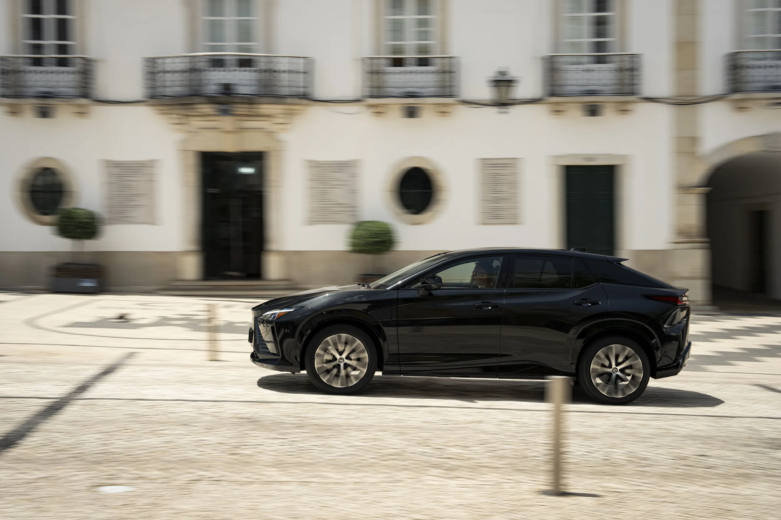 Lexus RZ 550e F Sport