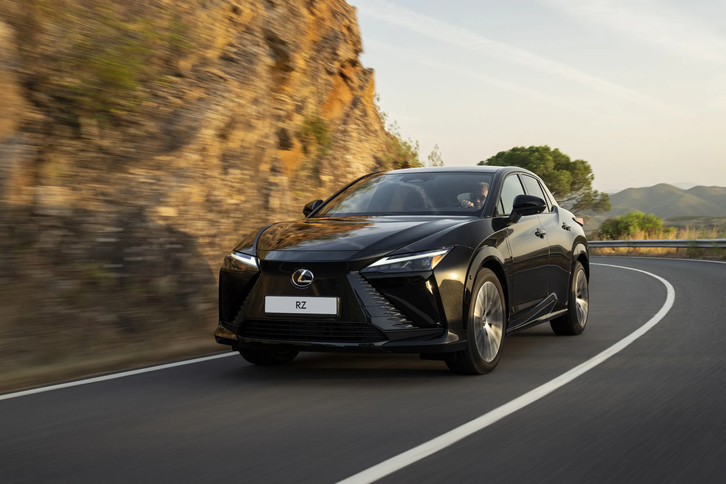 Lexus RZ 550e F Sport