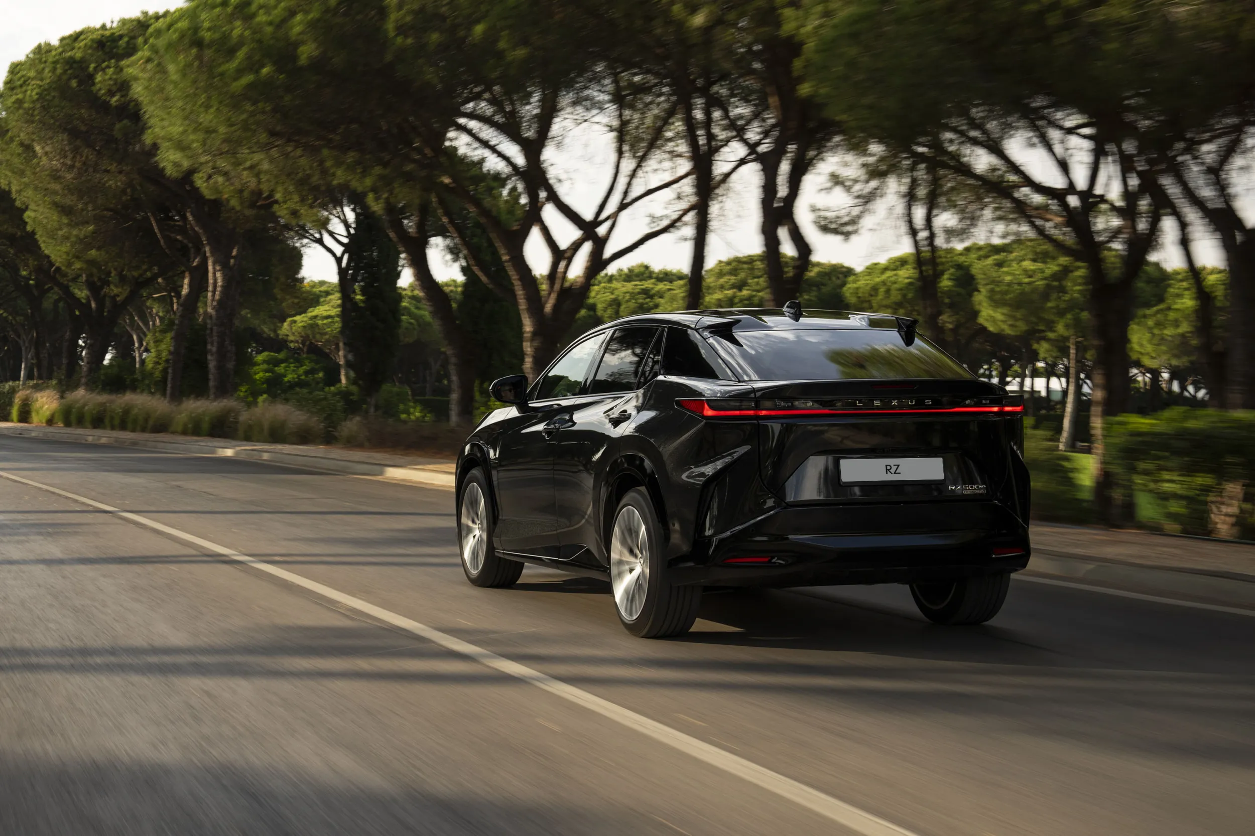 Lexus RZ 550e F Sport