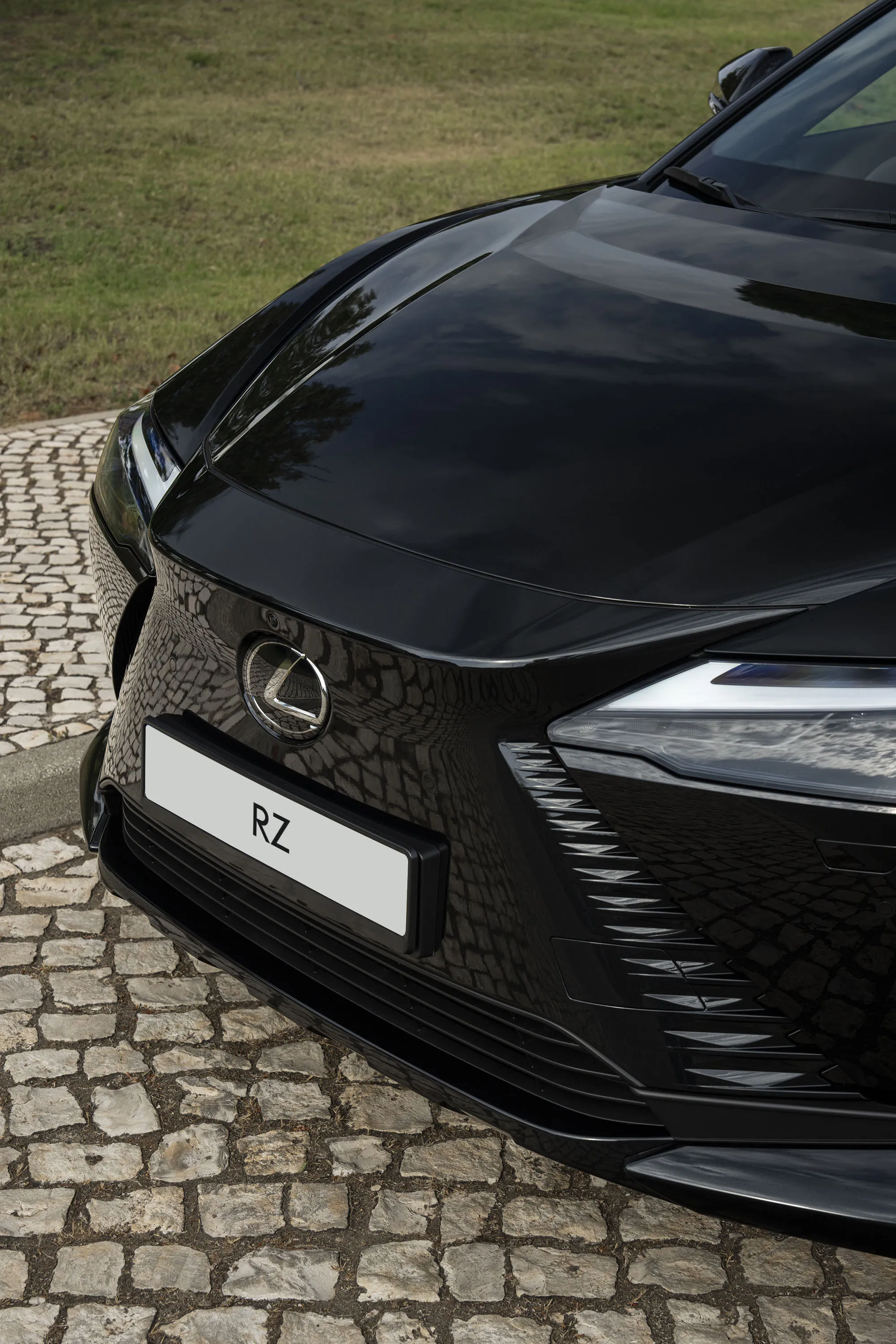 Lexus RZ 550e F Sport