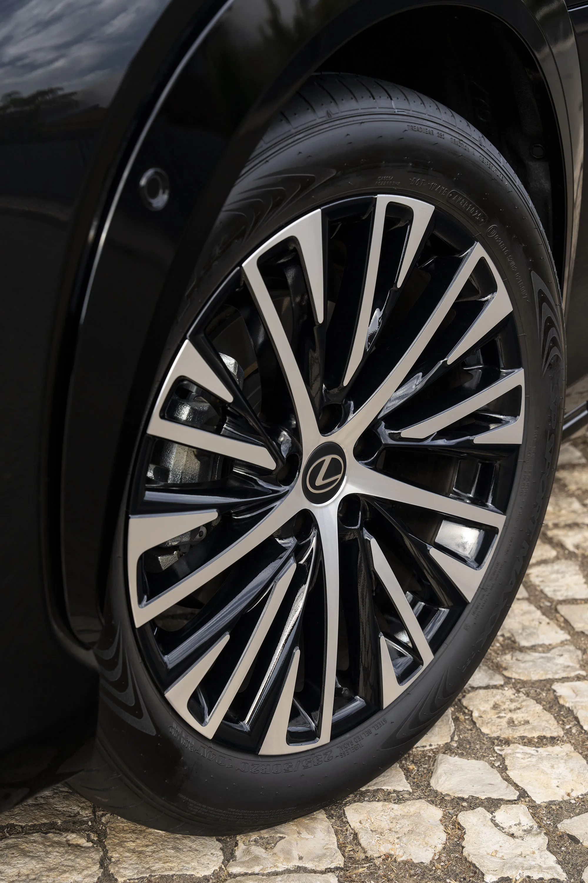 Lexus RZ 550e F Sport