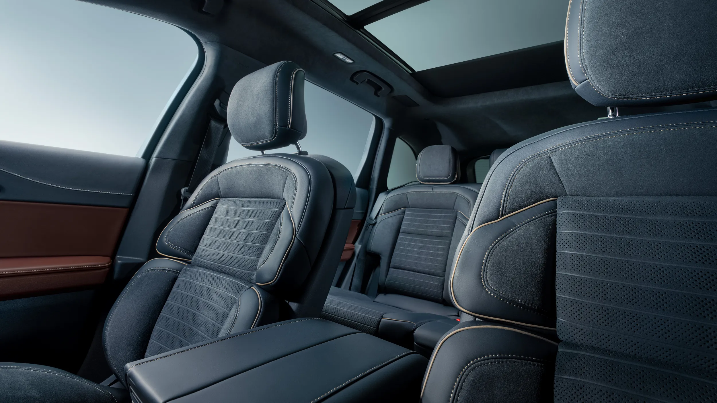Lincoln Launches New Aurora Black Label Theme