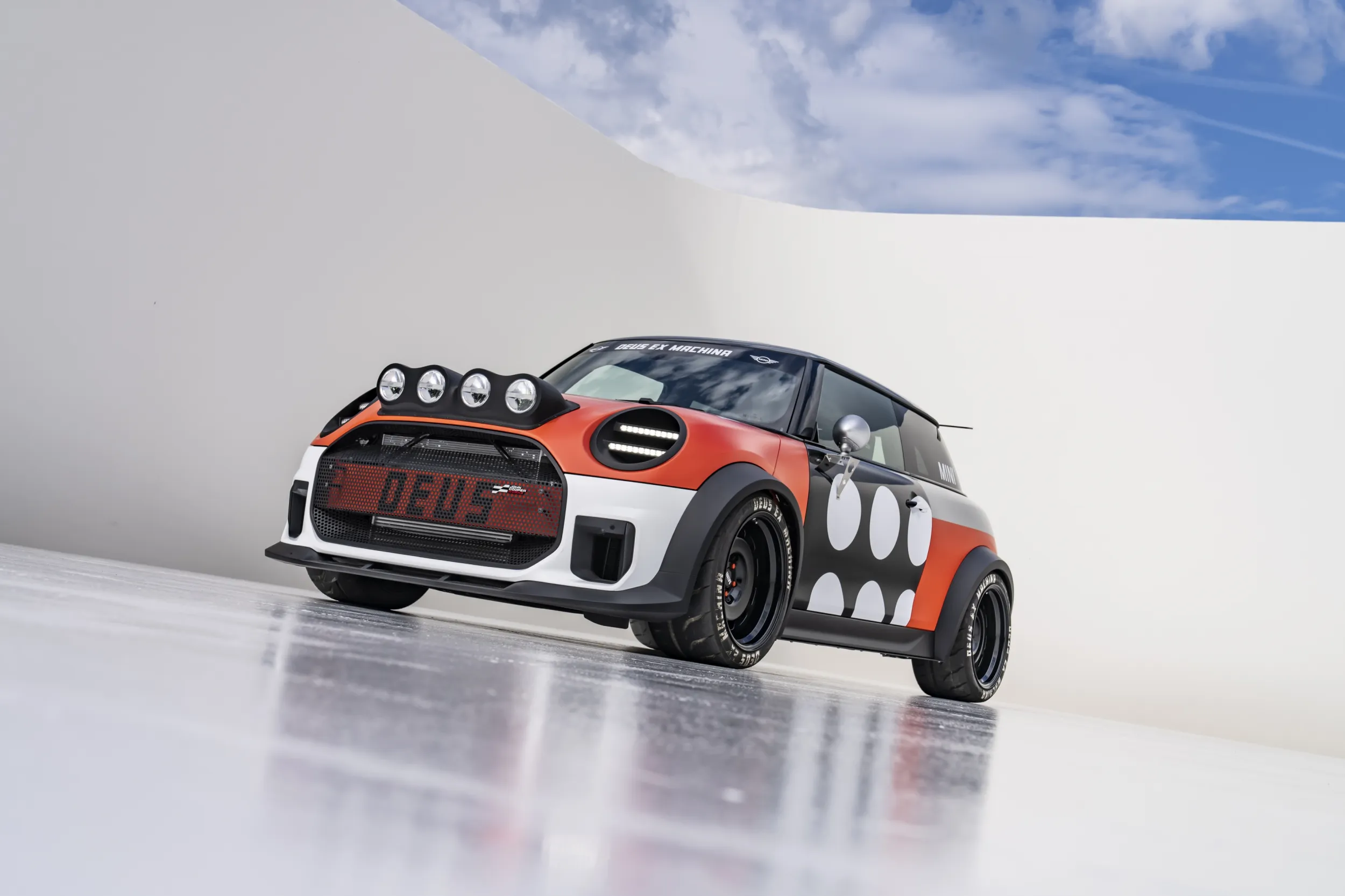 MINI JCW x Deus Ex Machina