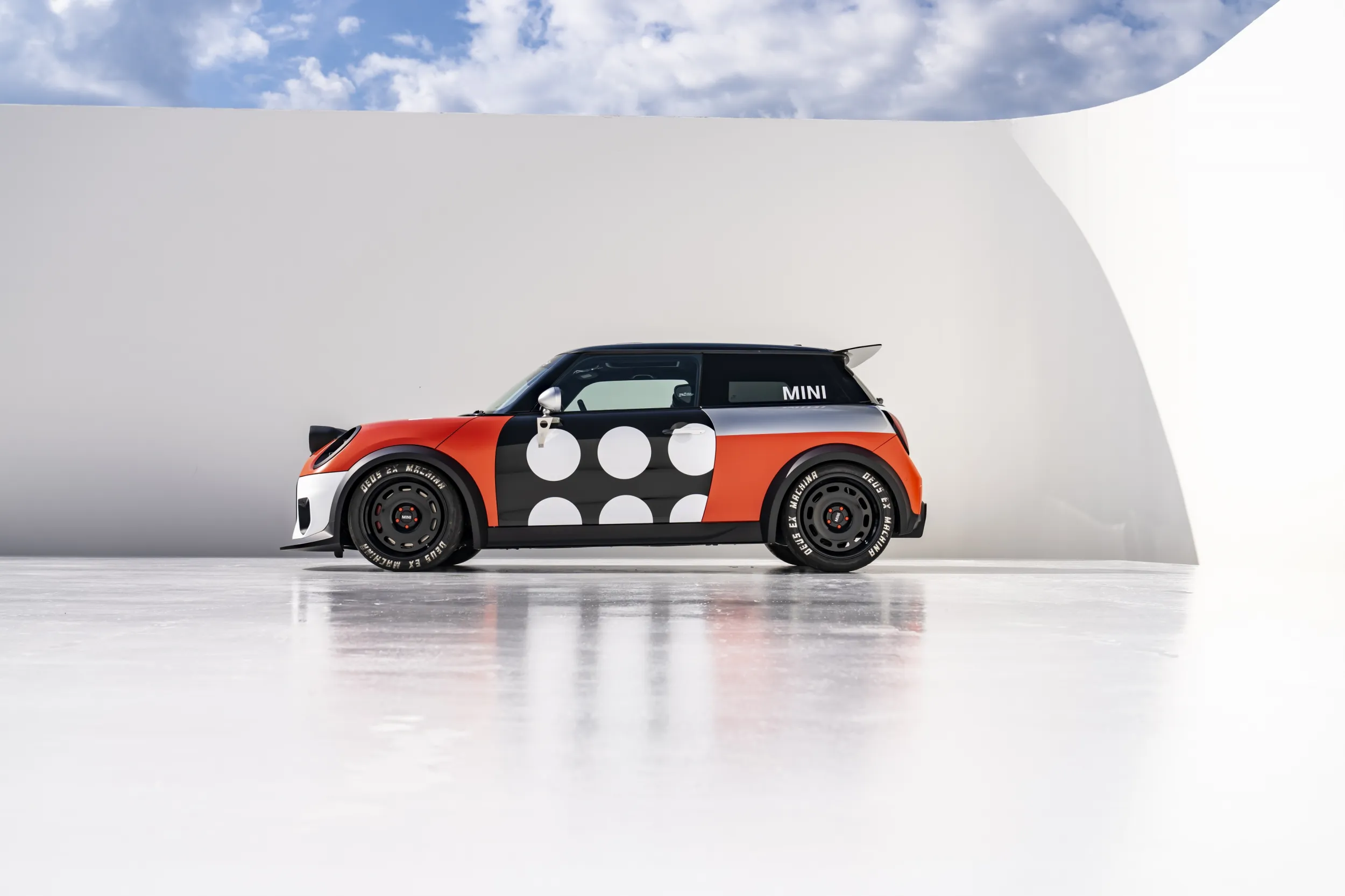 MINI JCW x Deus Ex Machina