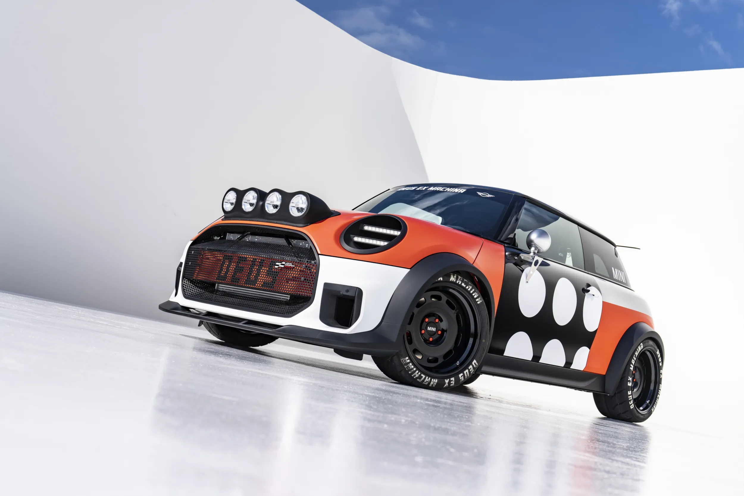 MINI JCW x Deus Ex Machina