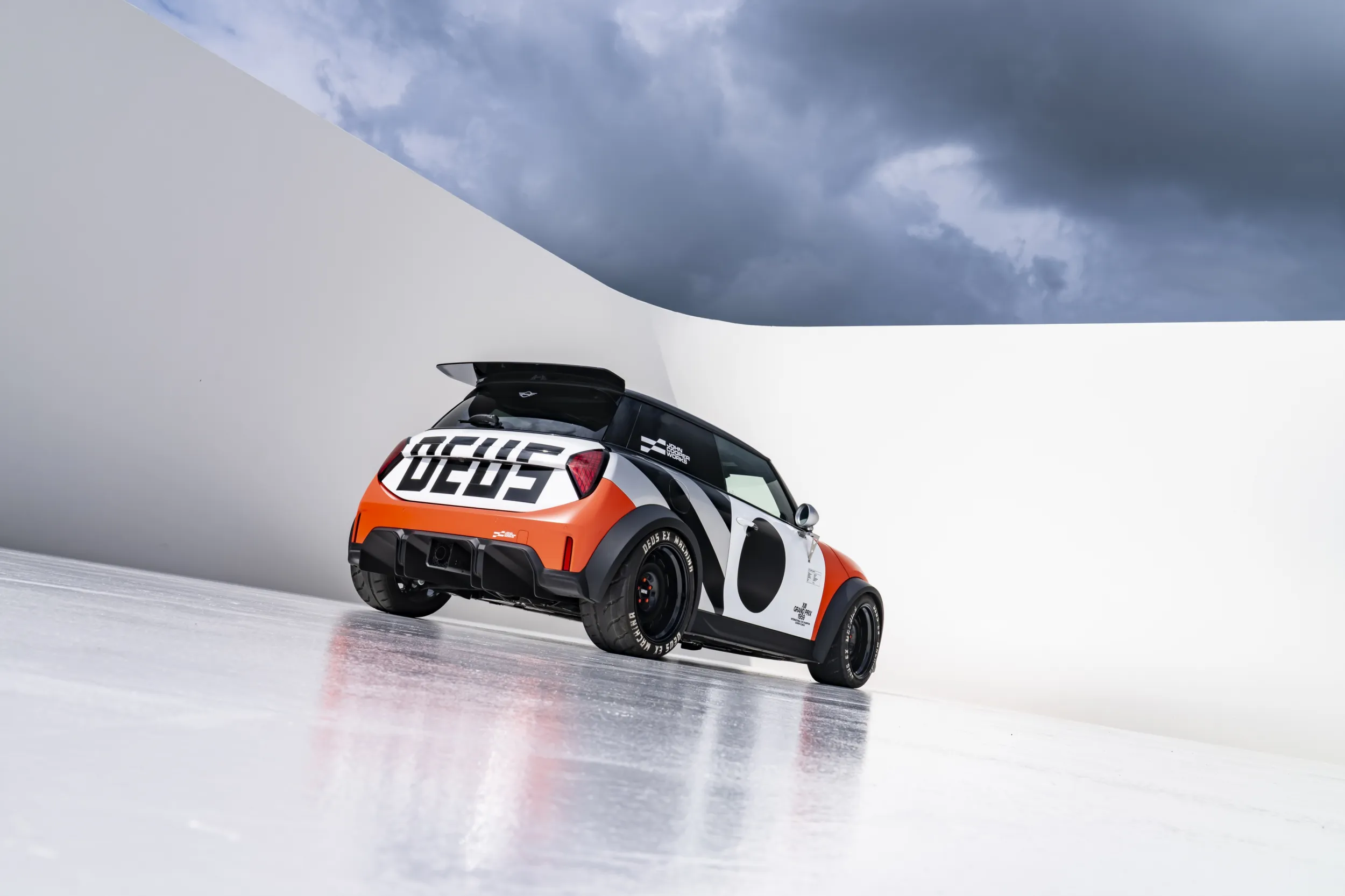 MINI JCW x Deus Ex Machina