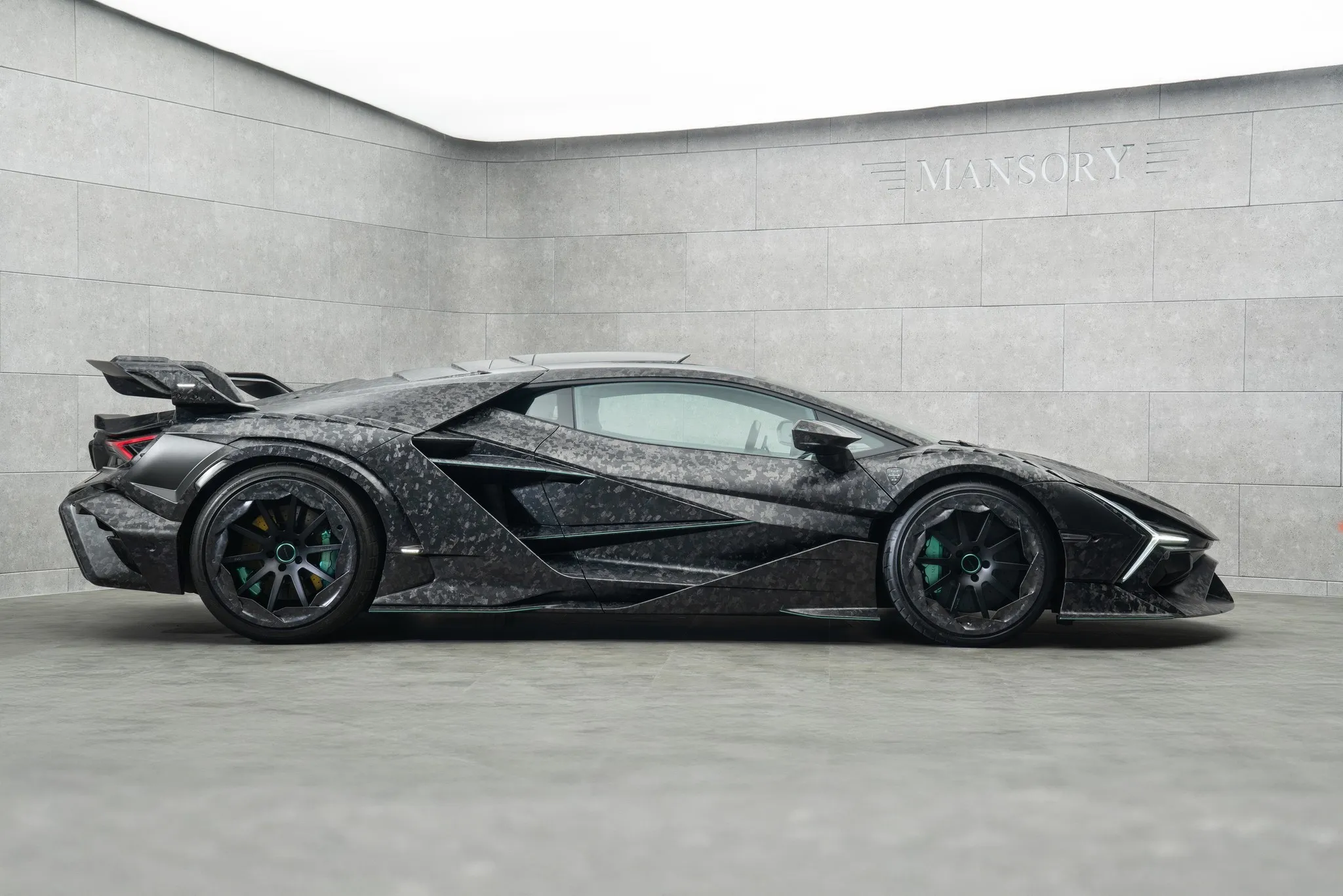 Mansory Carbonado V12